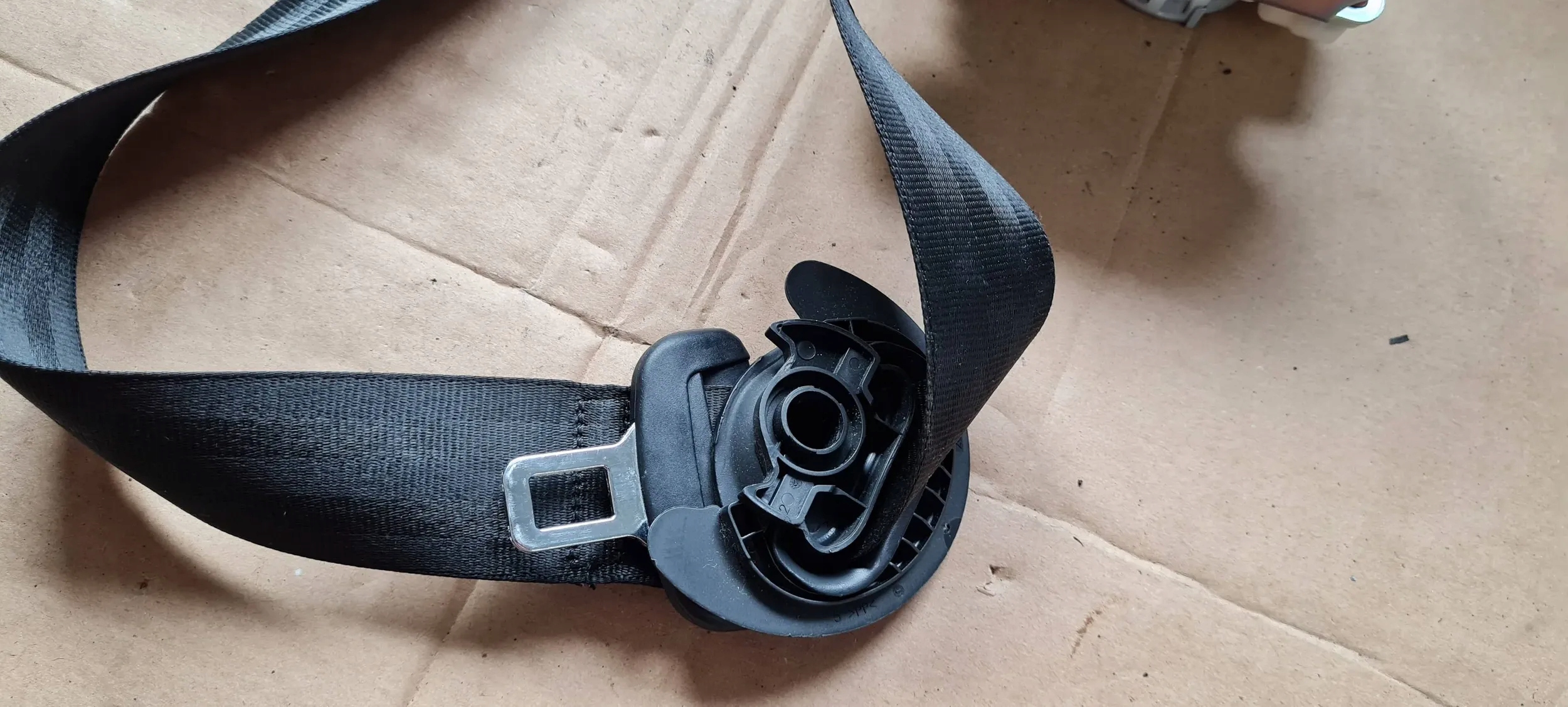 Q7 4M II tension belt safety left front 4M0857705H