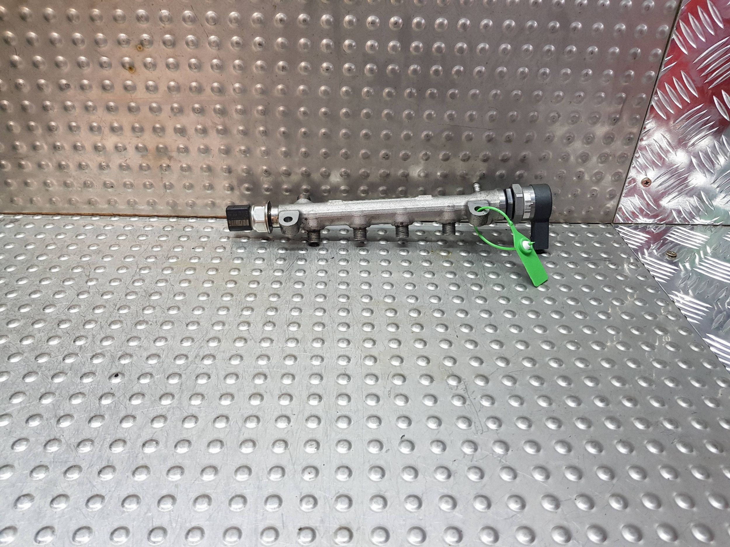 Rampe injection Capteurs 04L089B OCTAVIA III A3 8V LEON GOLF VII 2.0 TDI