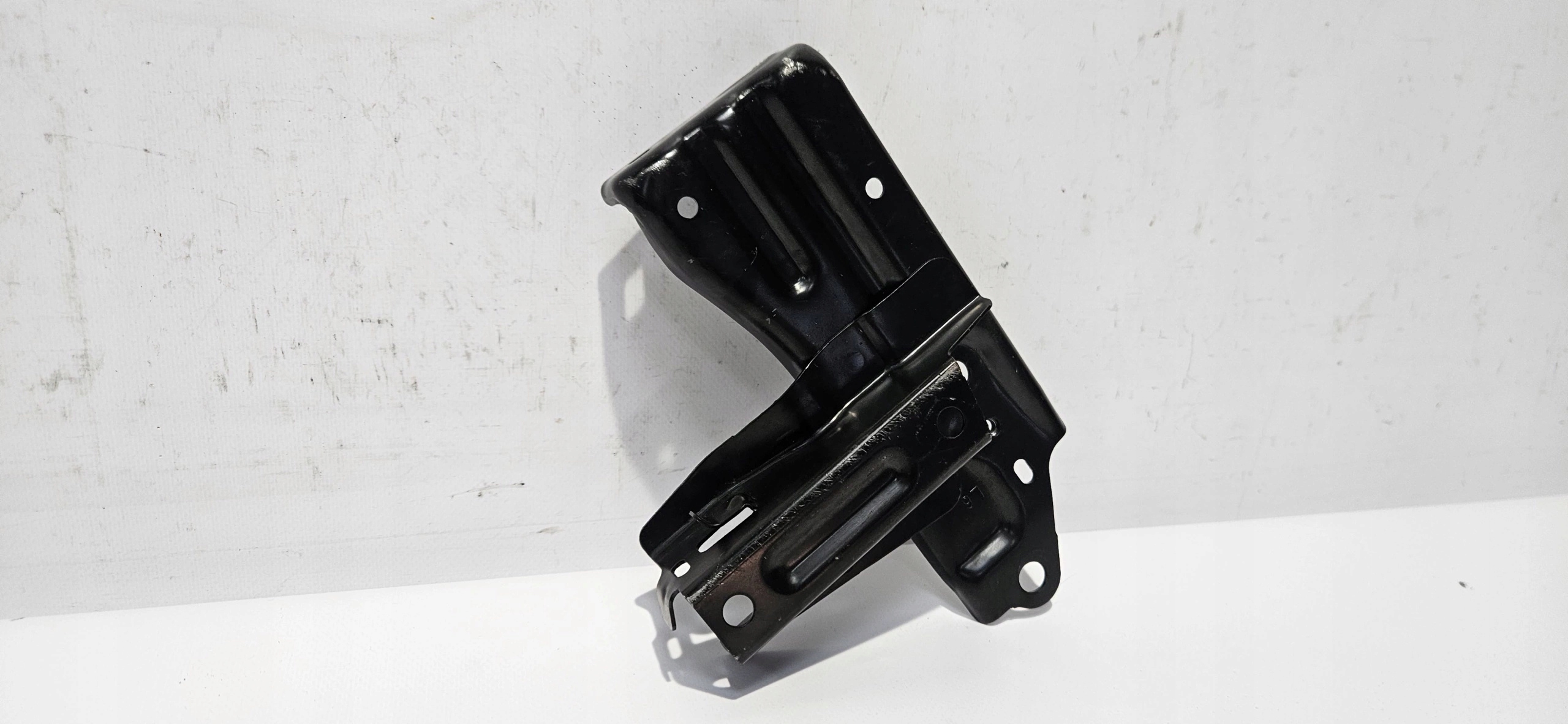 console holder supports left front TOYOTA YARIS CROSS 20- original