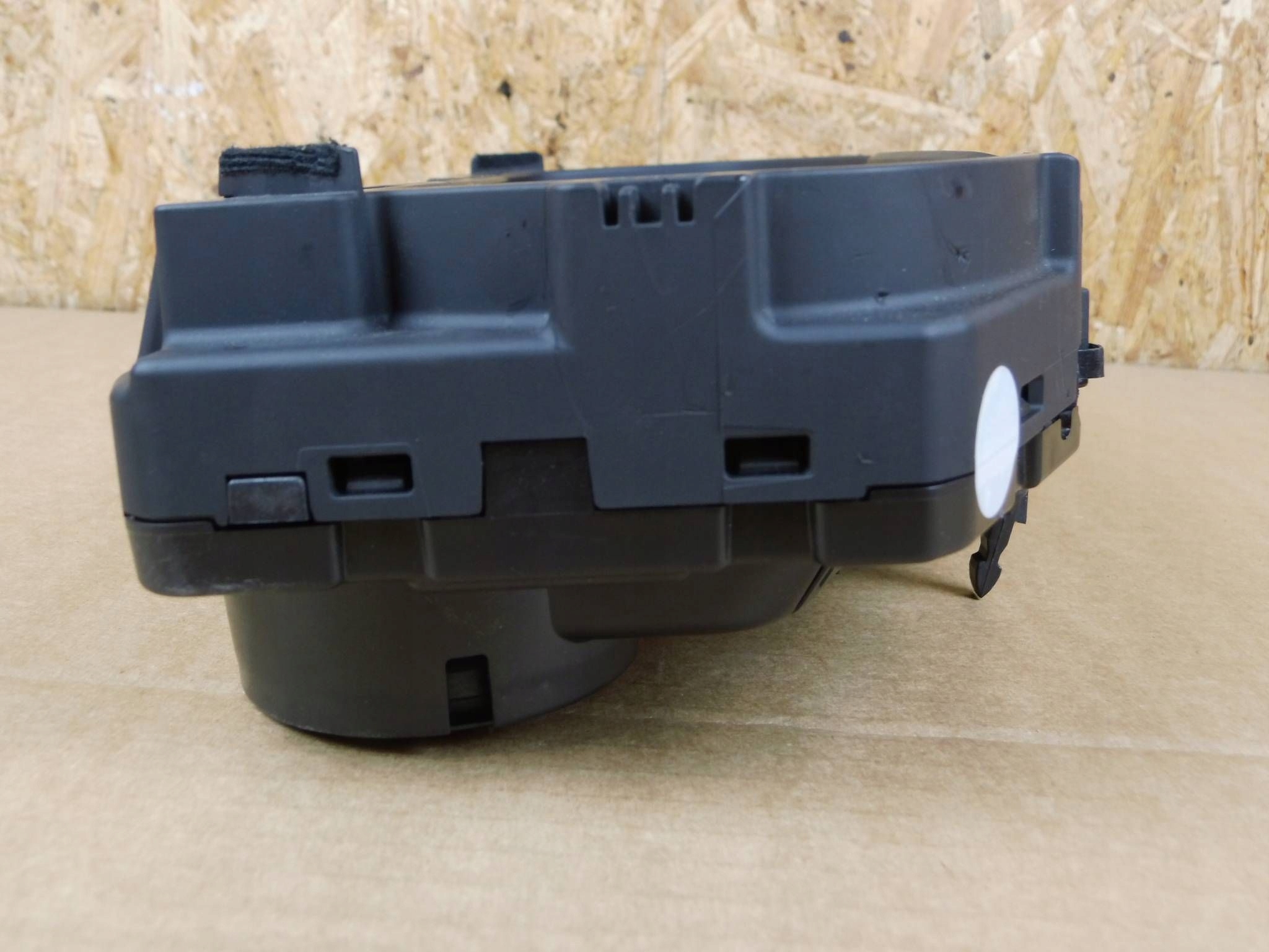 dials Audi Q2 2022 1.5 2WD MANUAL dials 81A920790A