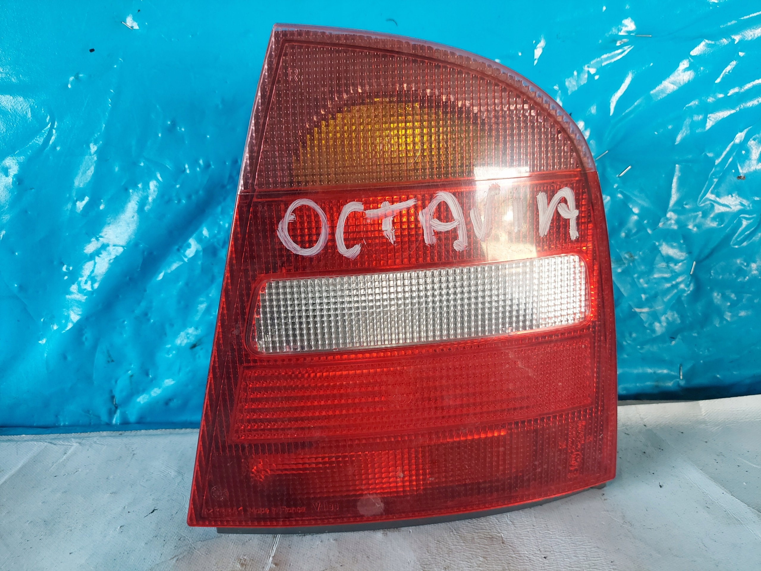 light OCTAVIA and HB 1U6945112 right rear part