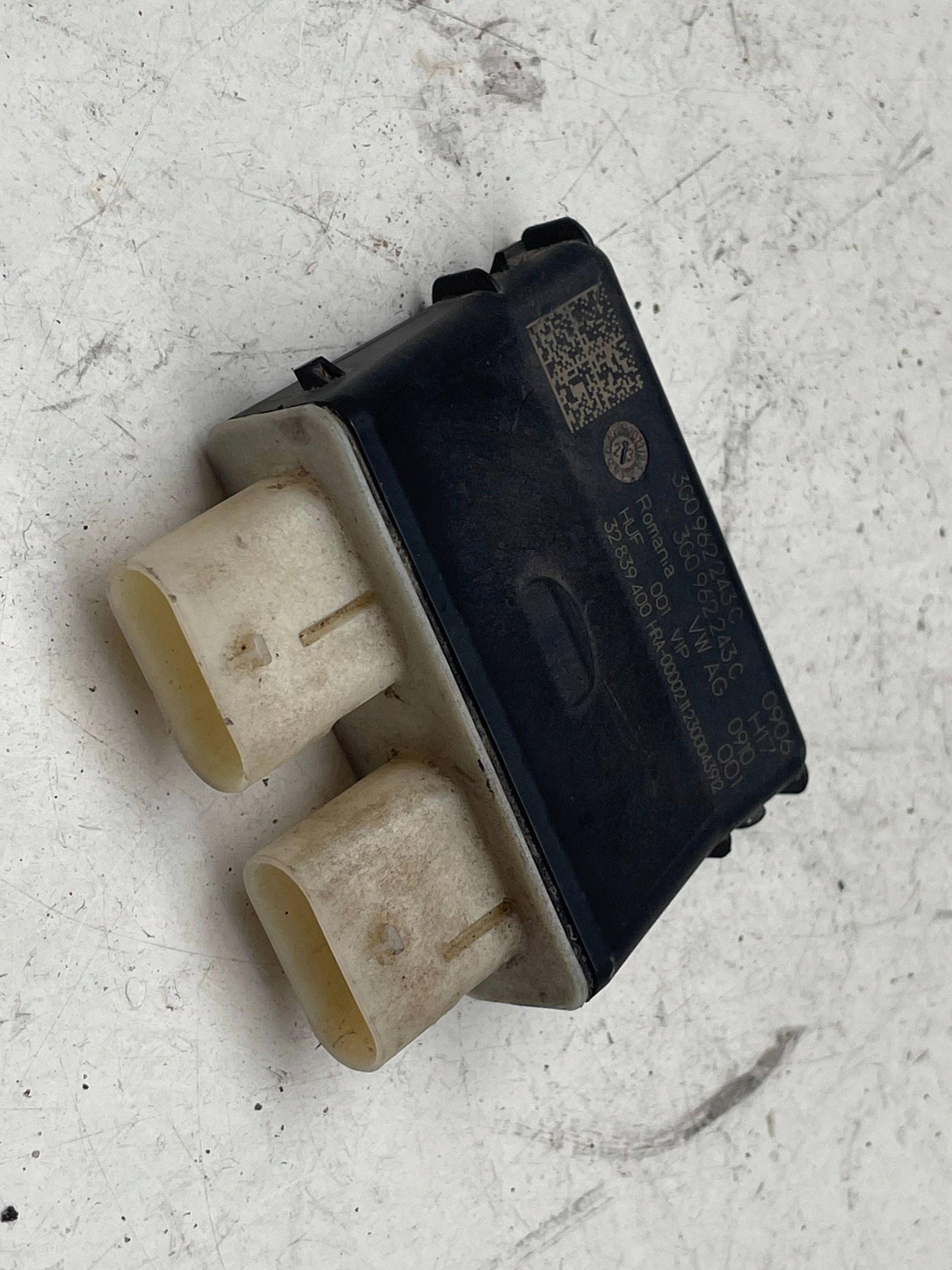 module OTWIERTANIA bonnet boot original Volkswagen Arteon 3G0962243C