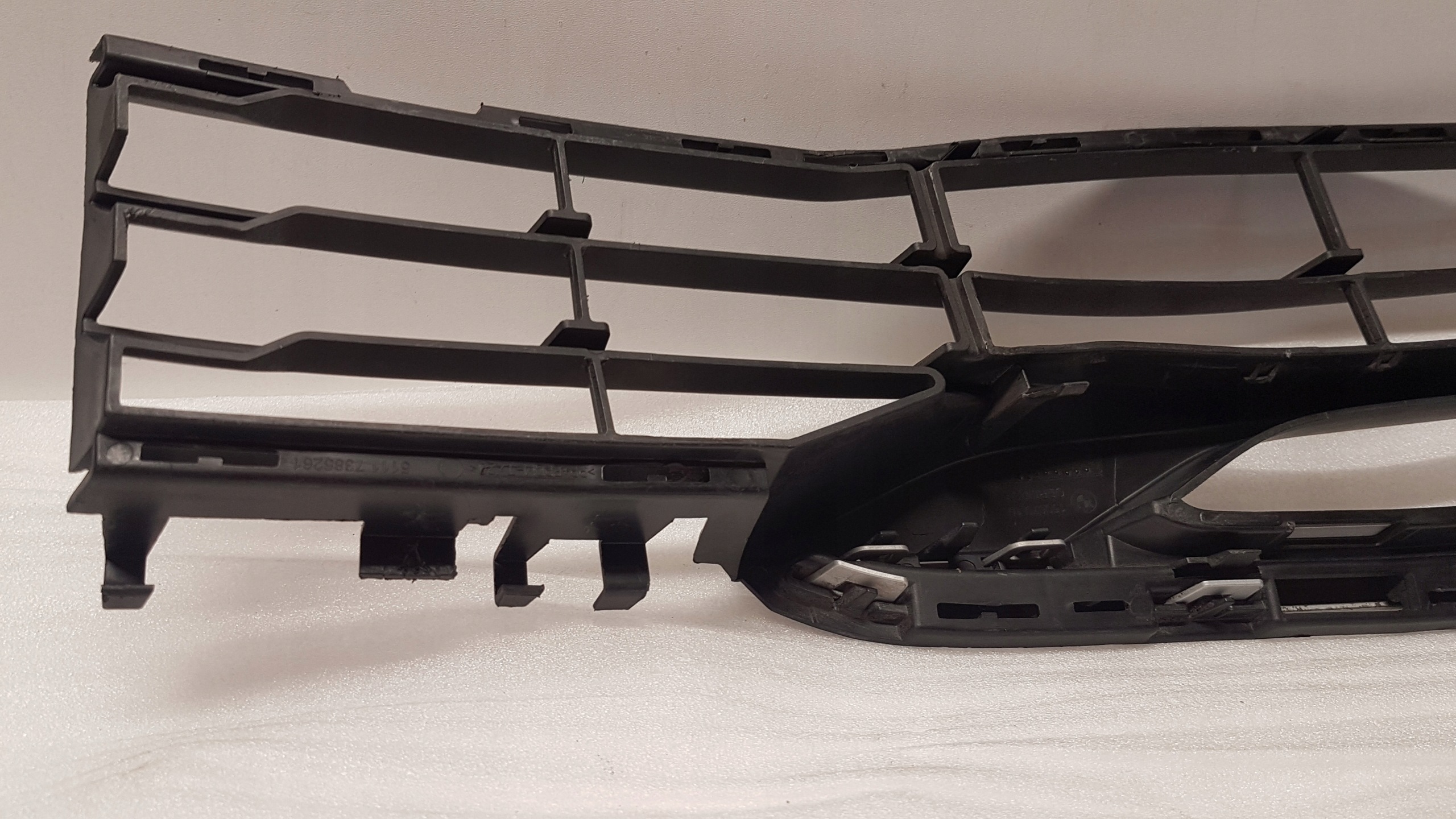 grid of a bumper left front BMW 5 G30 G31 1 7385261