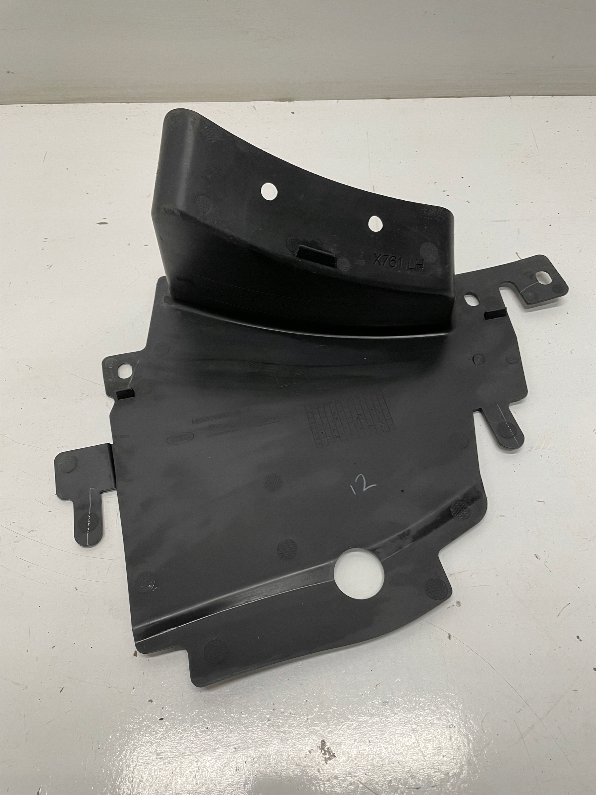 HK832D209BA HK83-2D209-BA - Jaguar F-PACE x761 бампер