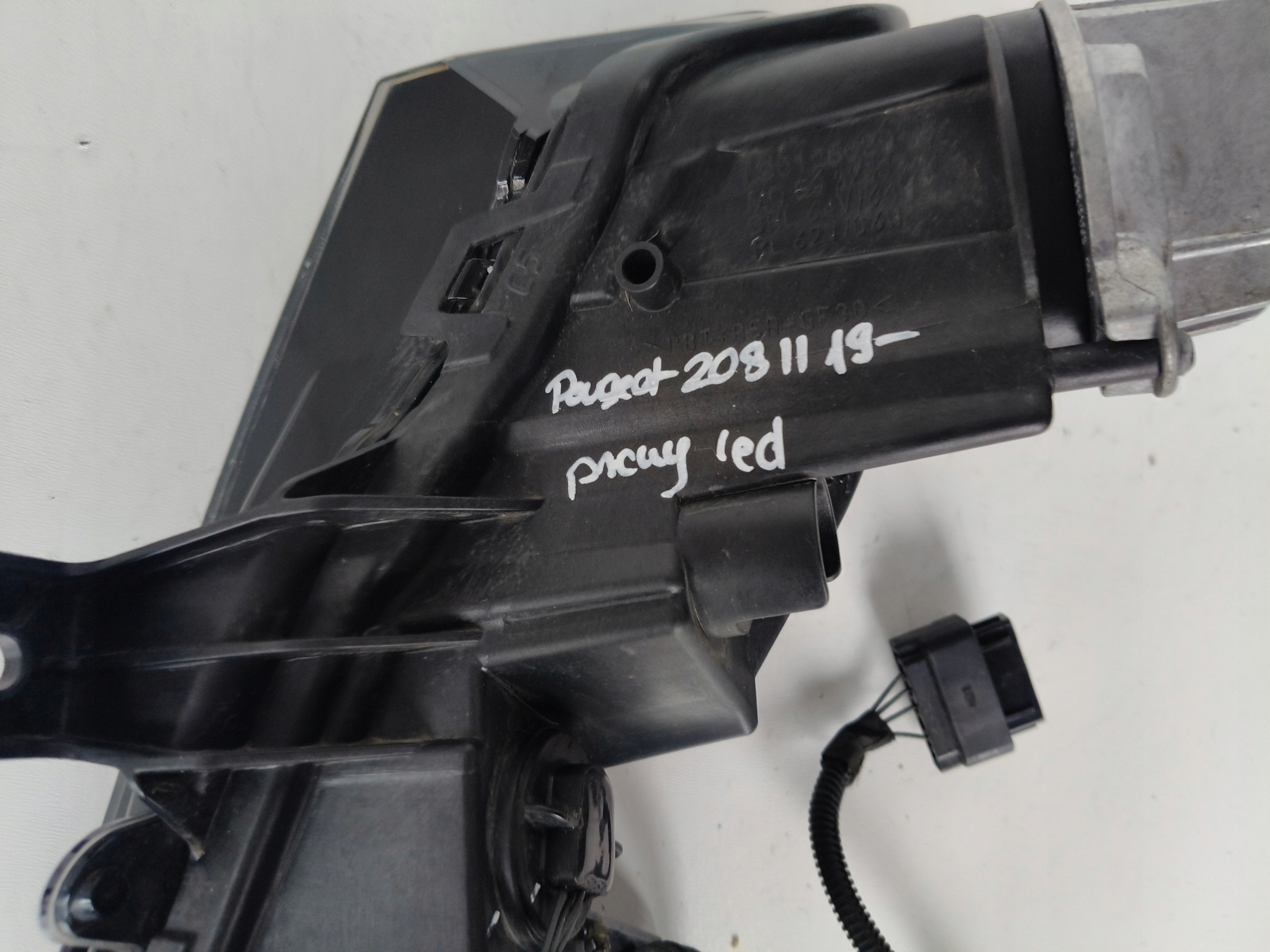 Nebelscheinwerfer rechts PEUGEOT 208 II 19- LED DRL