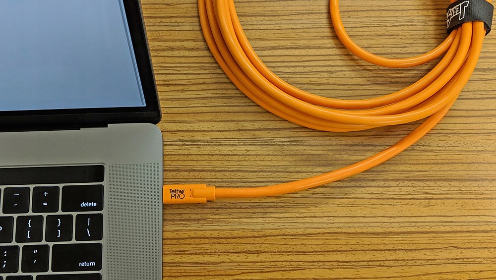 Tether Tools TetherPro USB-C - USB-C kątowy 4,6m pomarańczowy Waga produktu z opakowaniem jednostkowym 0.1 kg