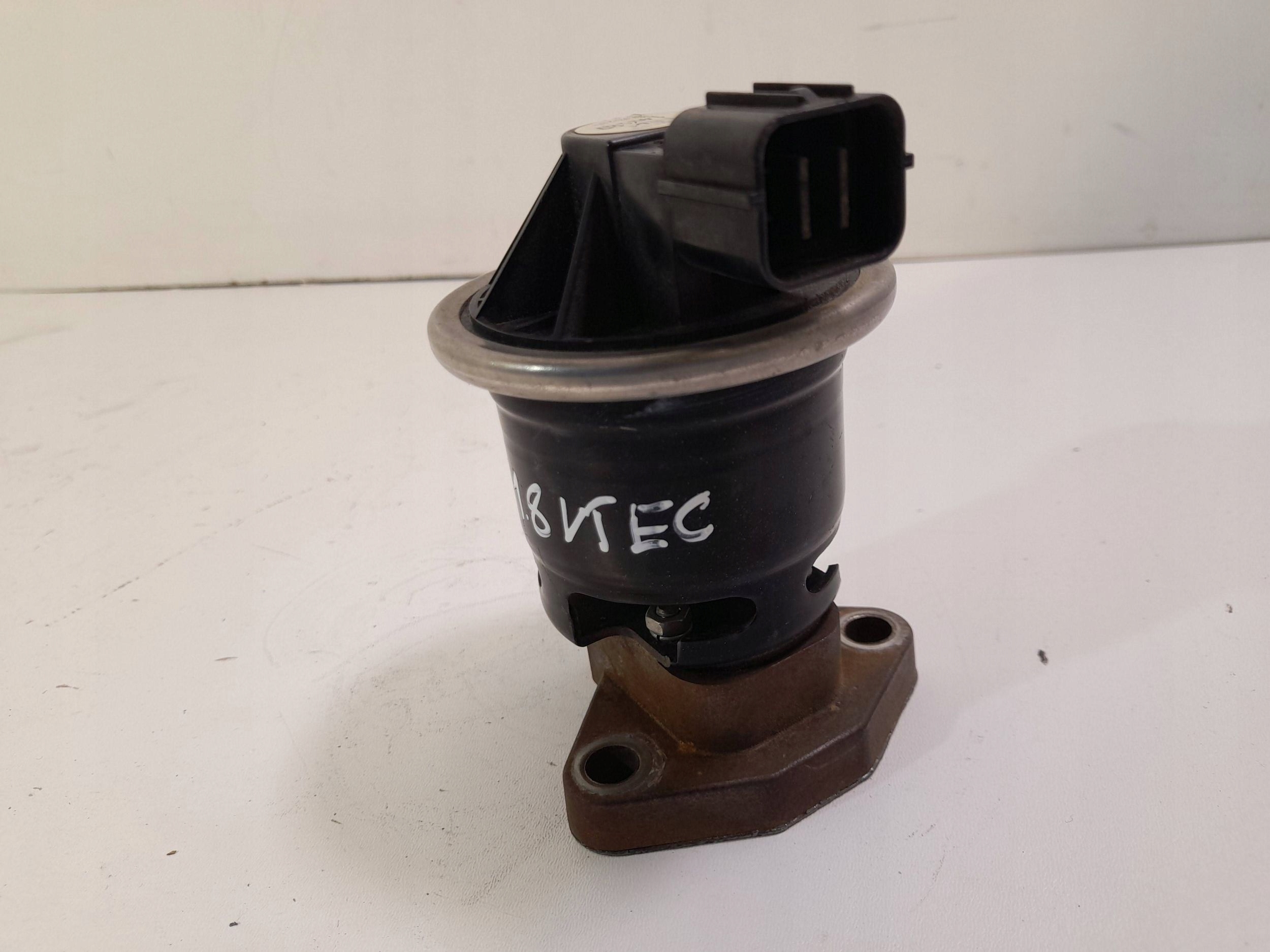 Honda Civic VIII 1,8 VTEC AGR-Ventil 390285 (38)