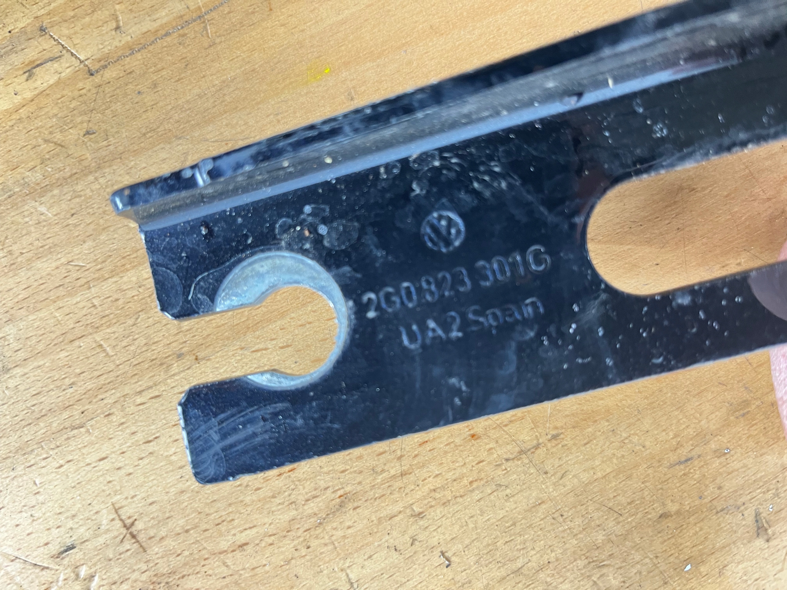 hinge bonnets left POLO VI 2G0 LIFT 2G0323301G