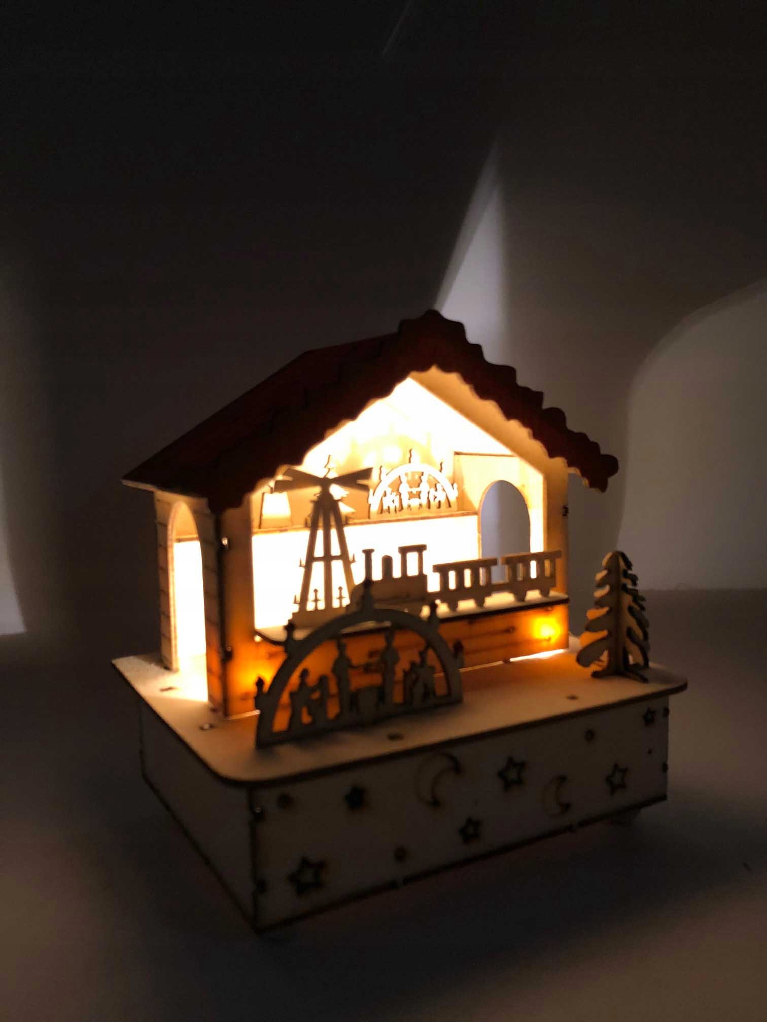 DOMEK DREWNIANY LED ŚWIĄTECZNY KLIMAT Marka Vershold