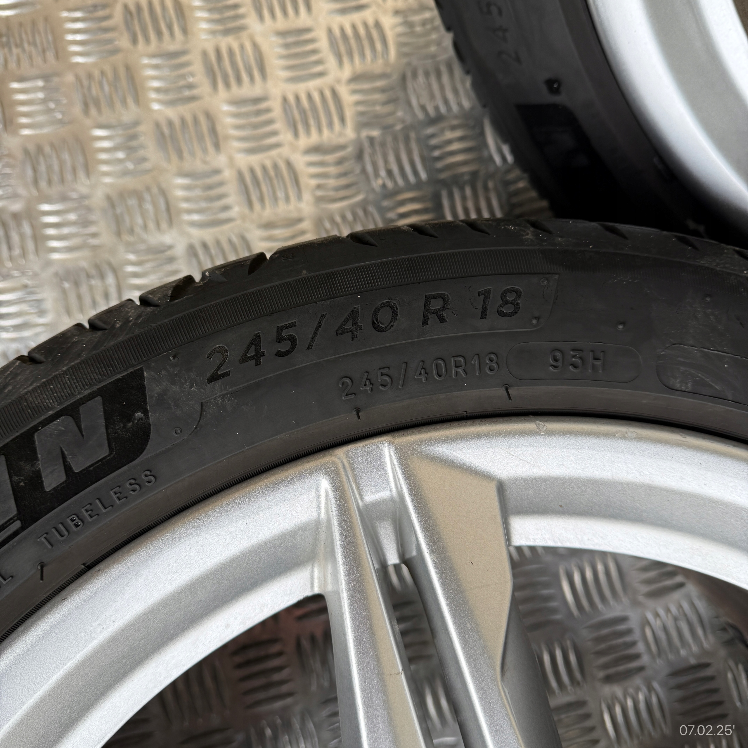 discs wheels tyres AUDI A4 B9 MICHELIN 245/40/18" 4MM summer