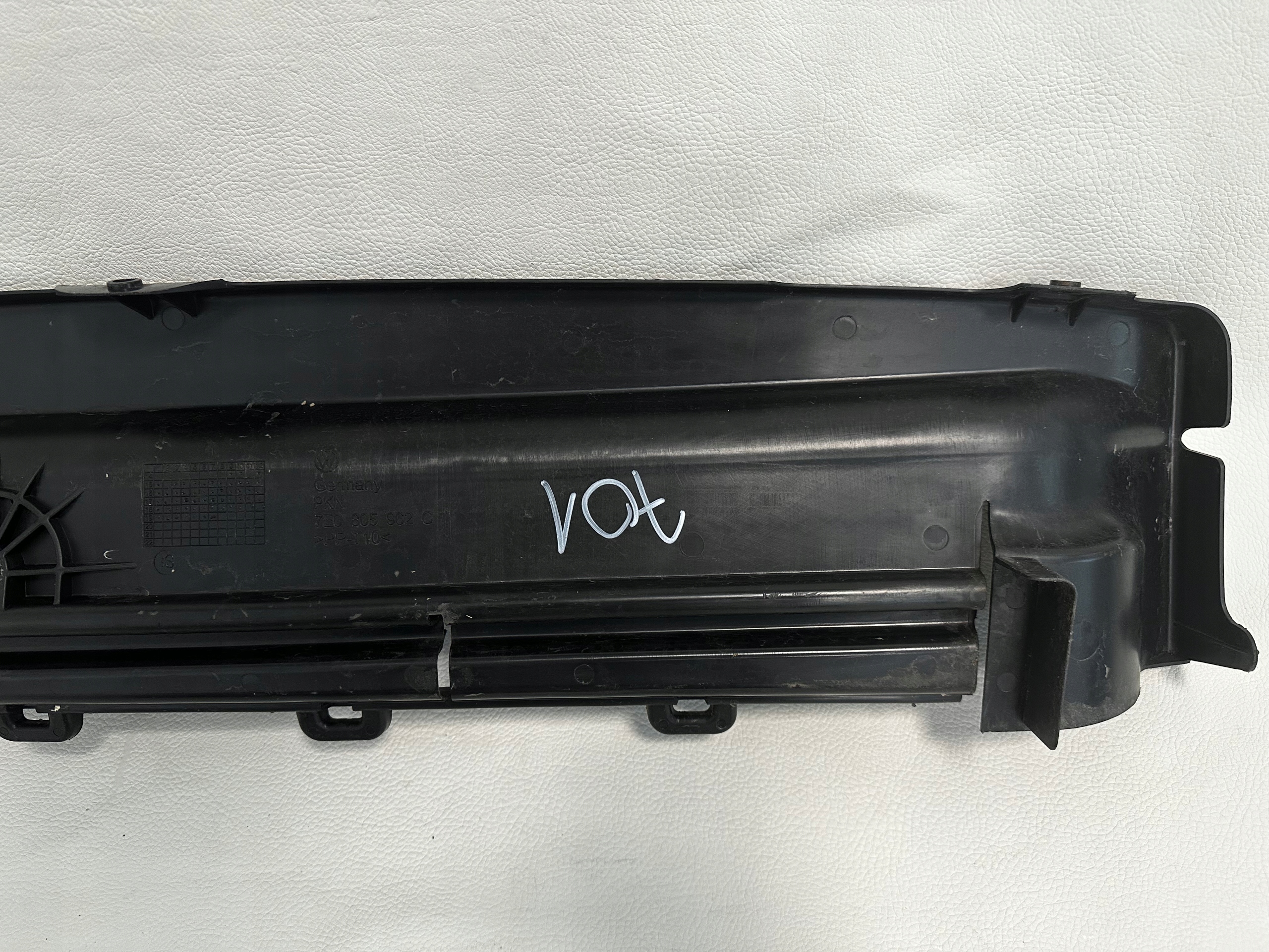 VW T5 volant vzduchový kryt přívod 7E0