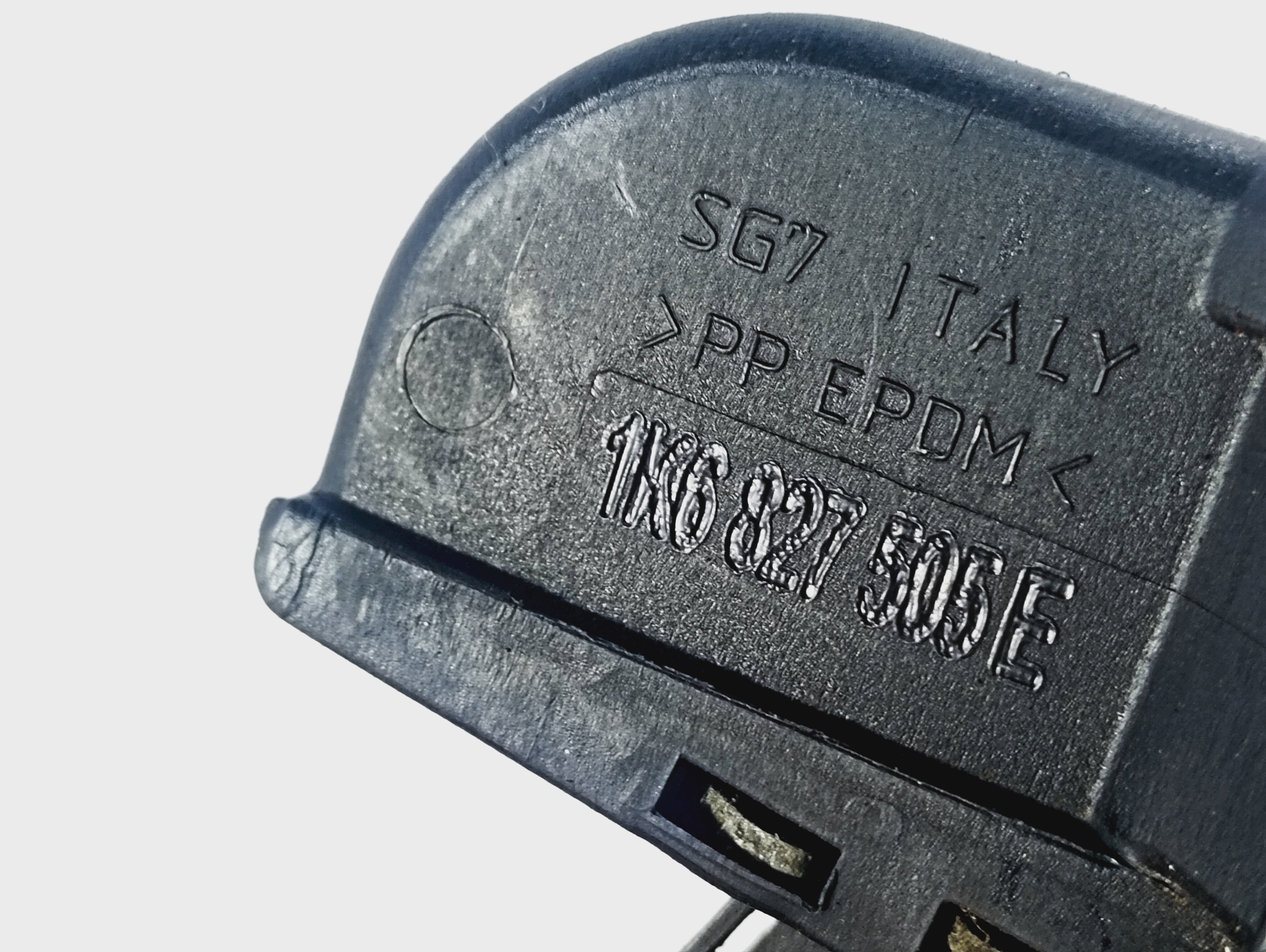 lock bonnet boot rear part VW Passat B6 05-10 OE 1K6827505E