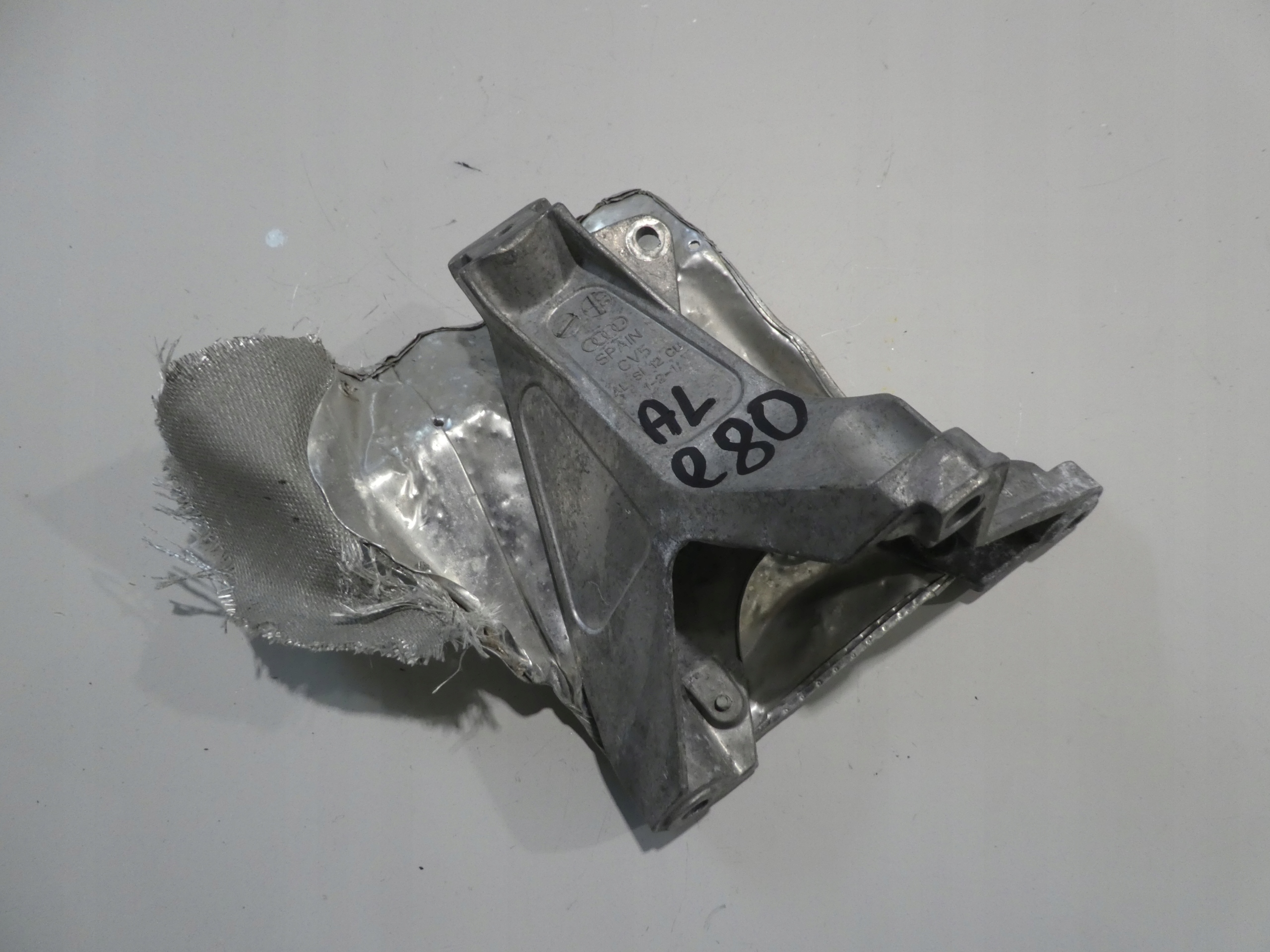 AUDI A4 B6 B7 2.0 holder engine mount 8E0199308