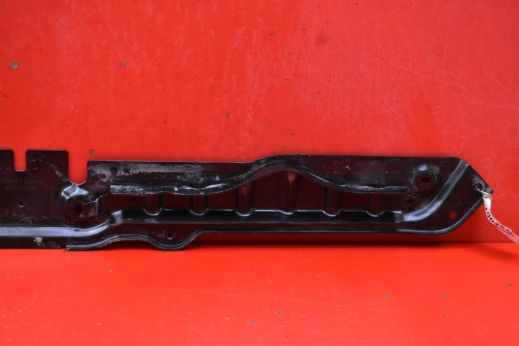 Console Support plaque Radiateur 1452325-01-B TESLA MODEL Y 78,4 kWh 514 KM 20