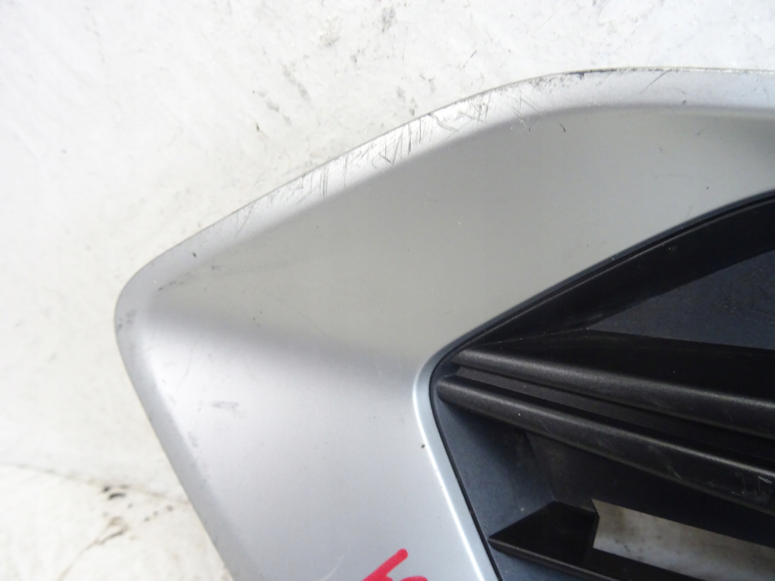 grid of a bumper right front AUDI Q3 II 83A807682B