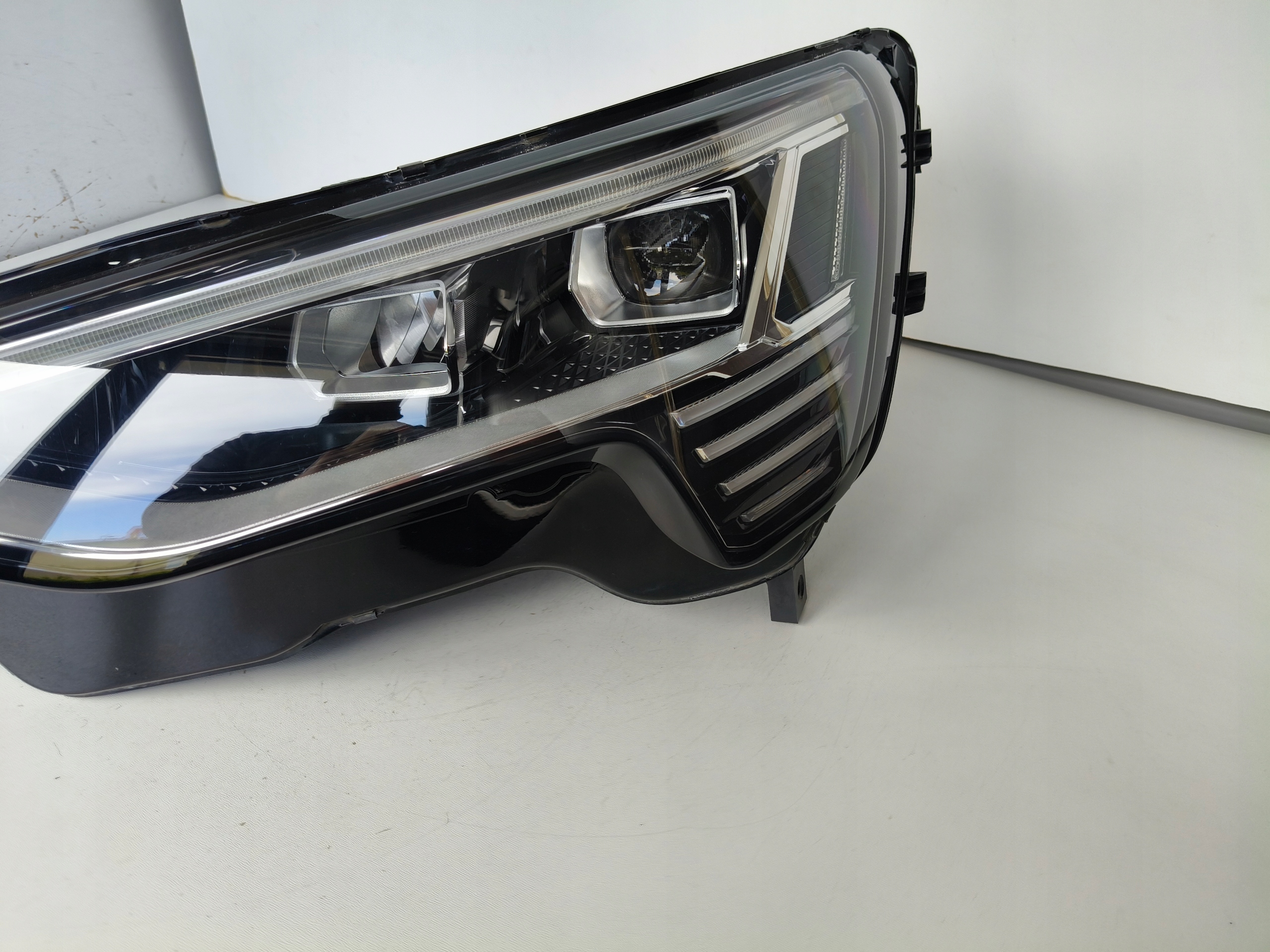 light left REFLEKTOR AUDI E-TRON 4KE FULL LED