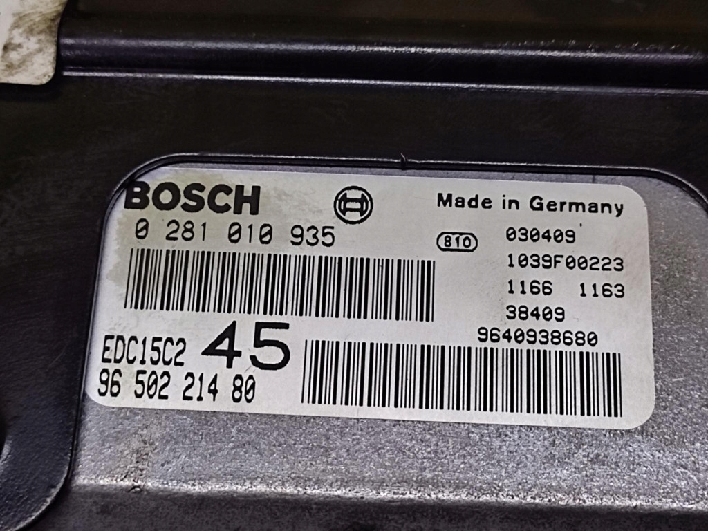 PEUGEOT 307 2.0 HDI control unit of the engine 0281010935