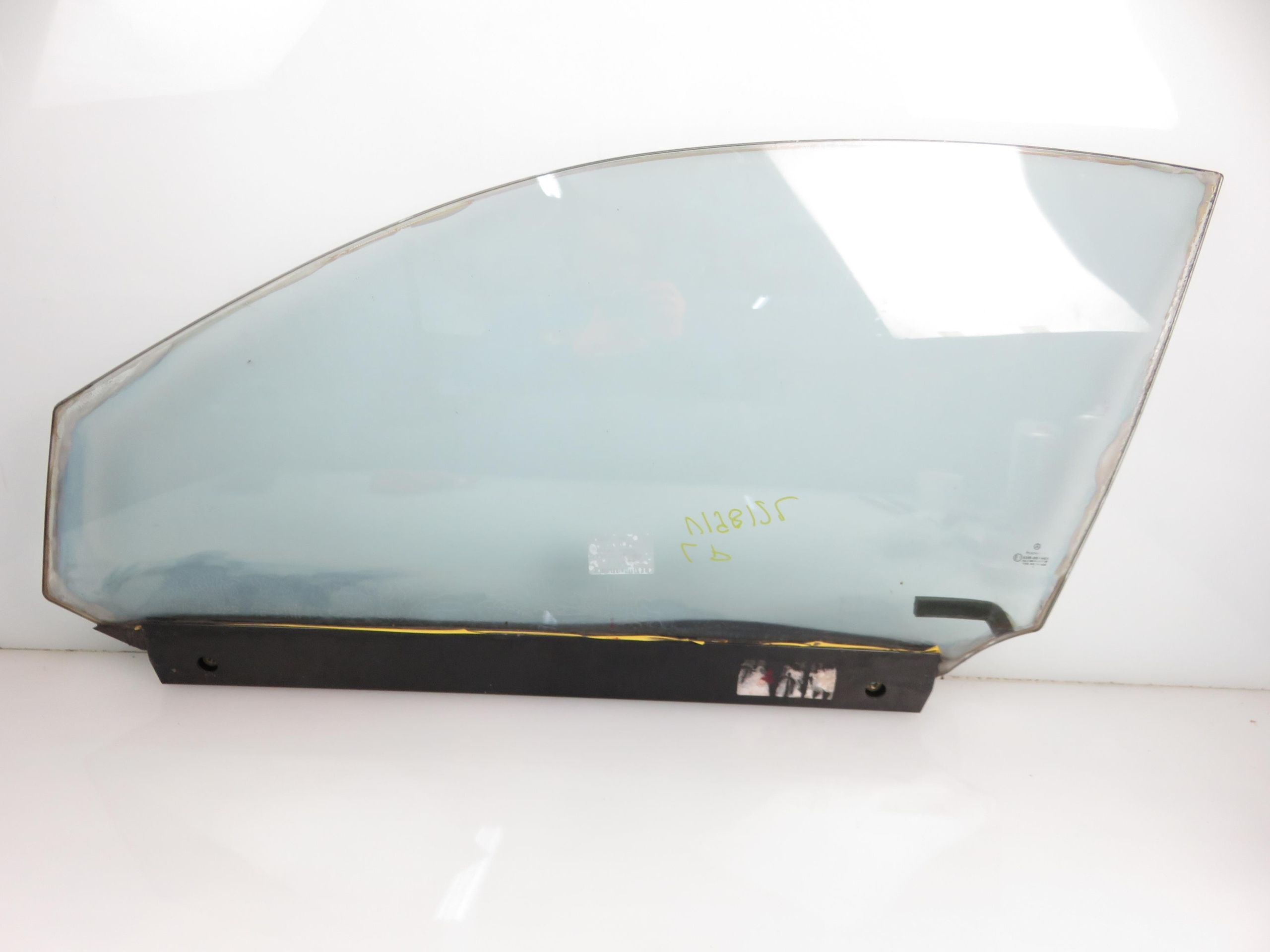 Переднее левое стекло MERCEDES W215