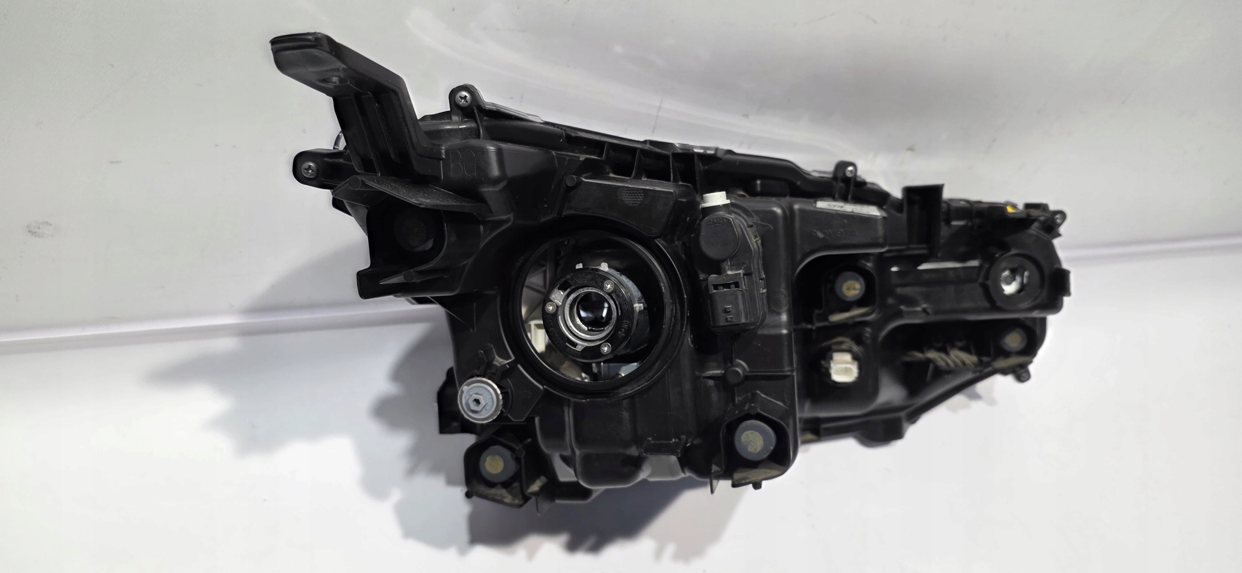 light left front TOYOTA YARIS CROSS 20- original EUROPA KOITO 0D-310