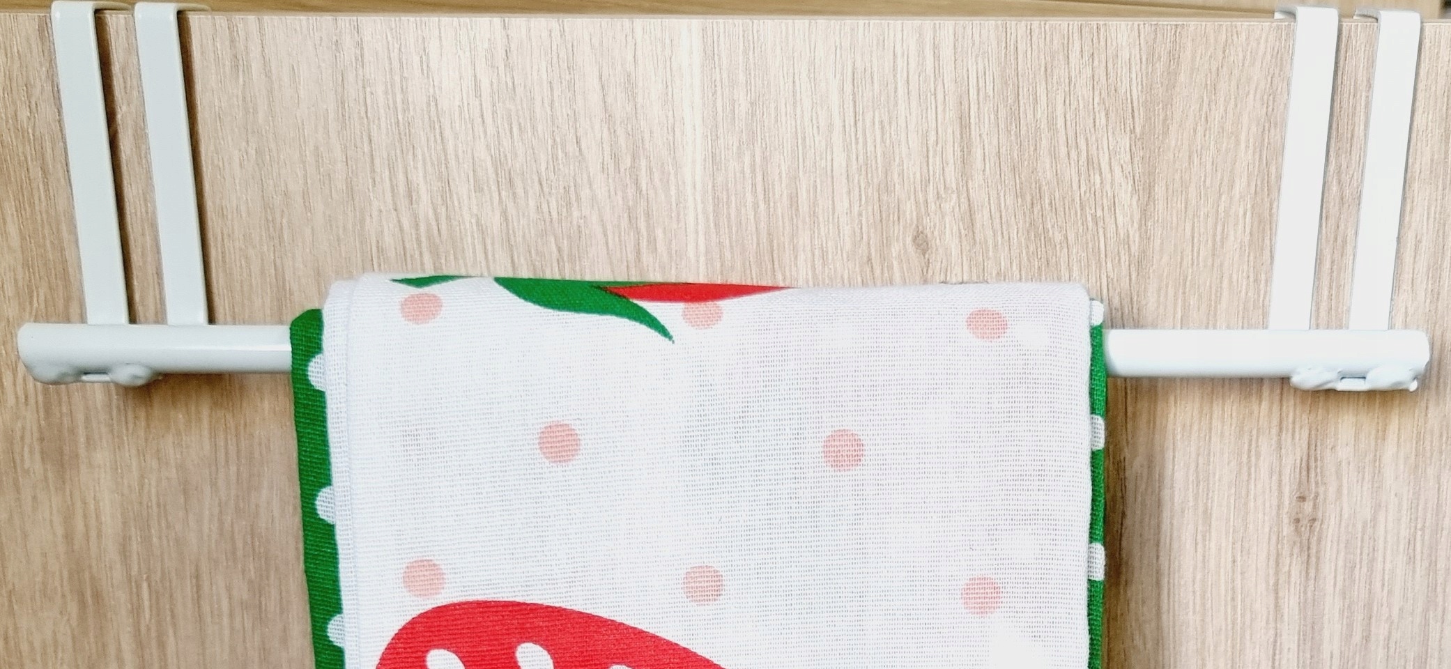 BIAŁY UCHWYT WIESZAK NA RĘCZNIK ŚCIERKĘ NA DRZWI Kod producenta KARO UCHWYT NA RĘCZNIKI ŚCIERKI NA SZUFLADĘ