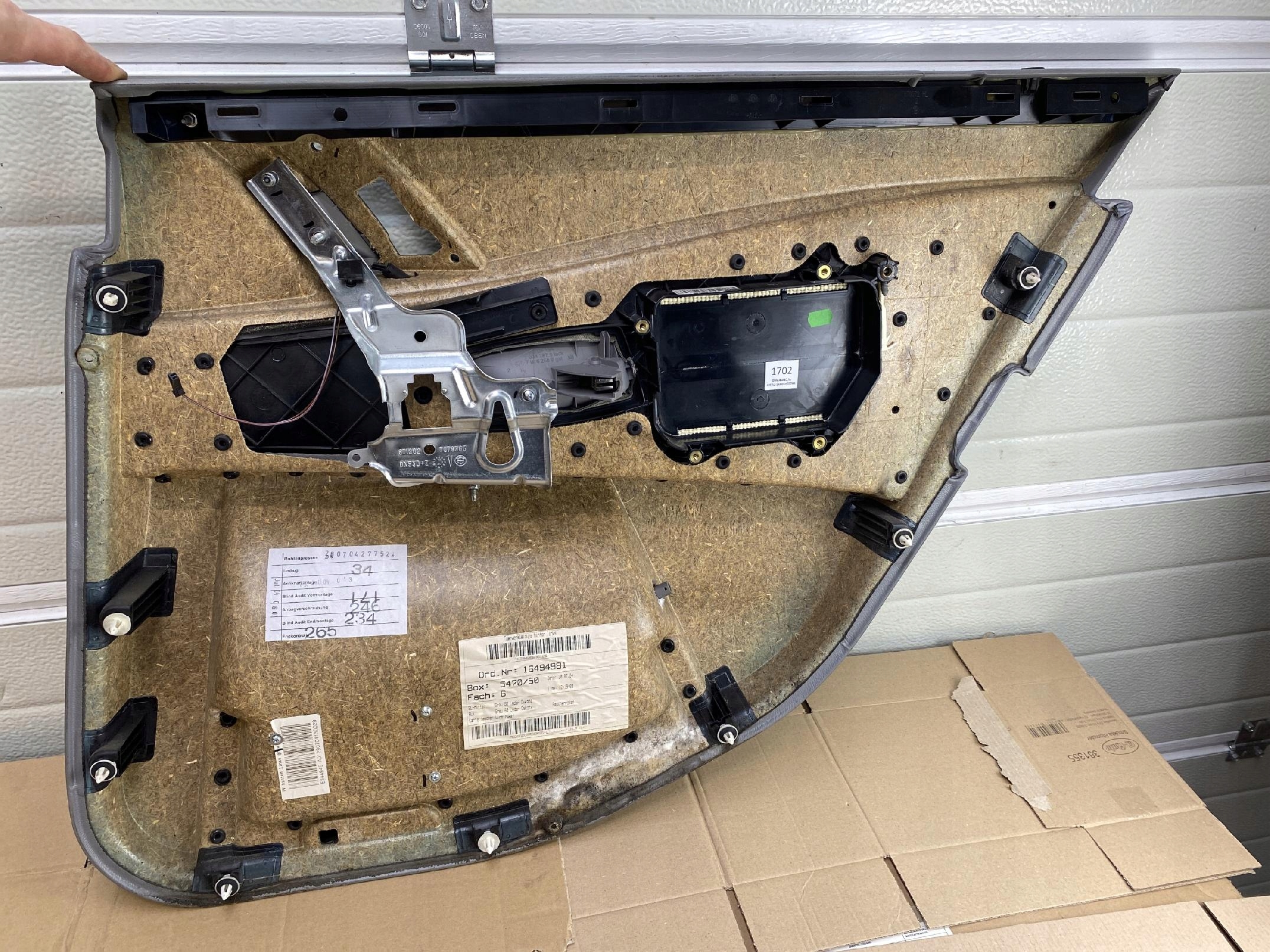 BMW 5 E60 E61 дверные карты левый зад кожа европа 7079365