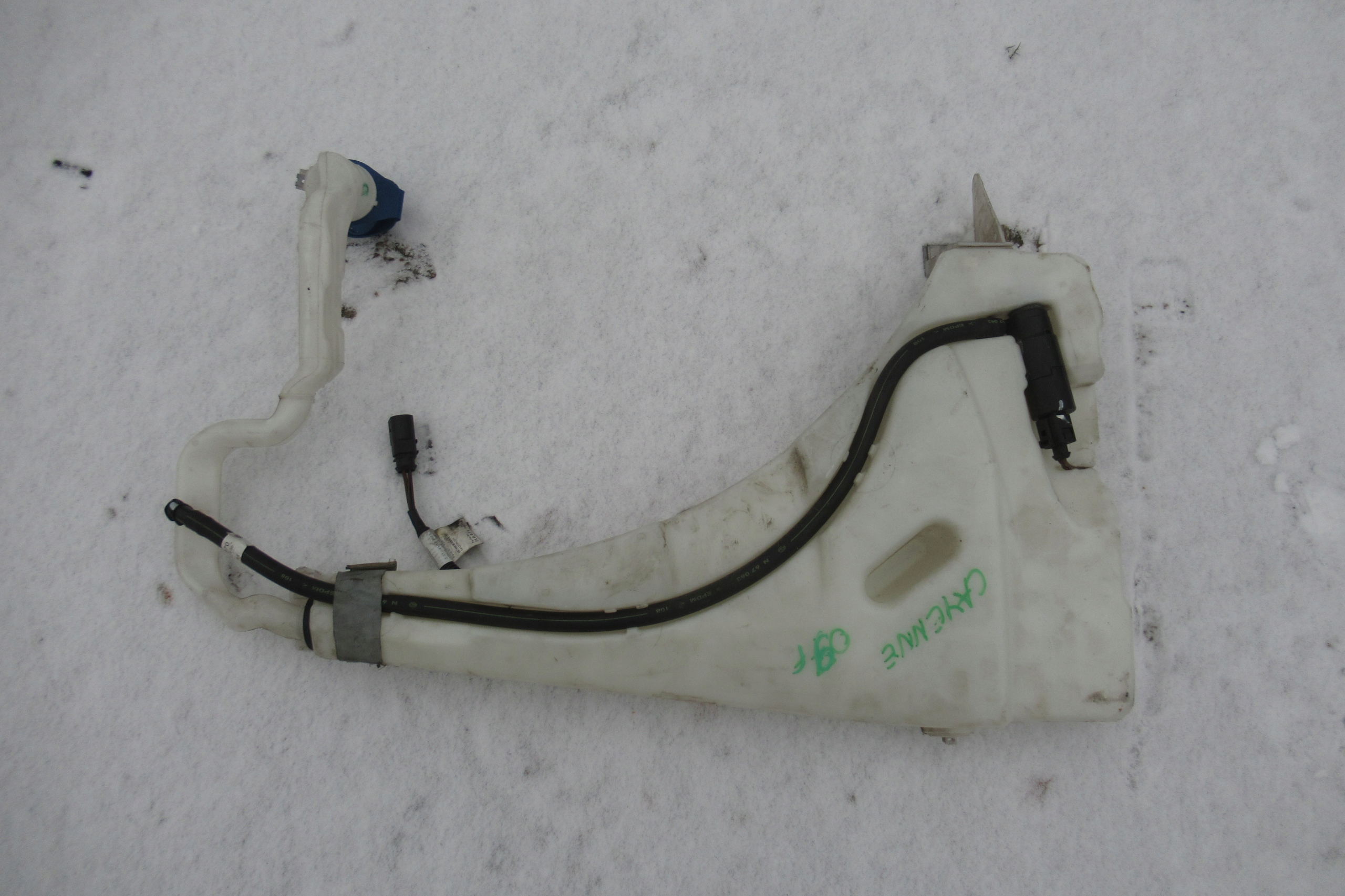 PORSCHE CAYENNE washer fluid tank