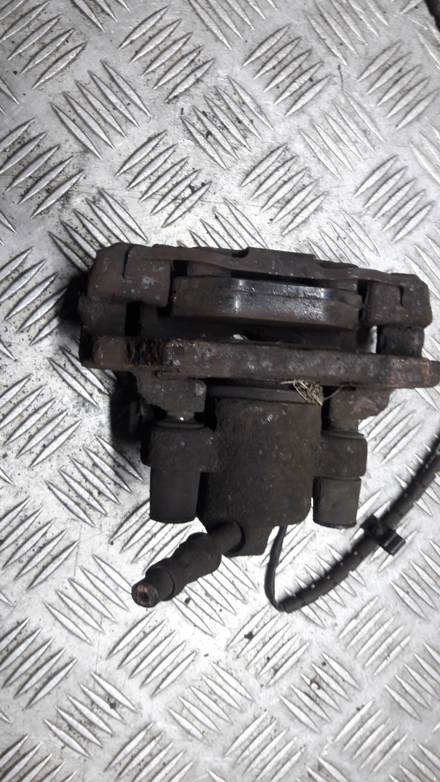 BMW E46 Bremssattel Bremse Sattel Brems- heck links oder rechts N42 1.8 40/10