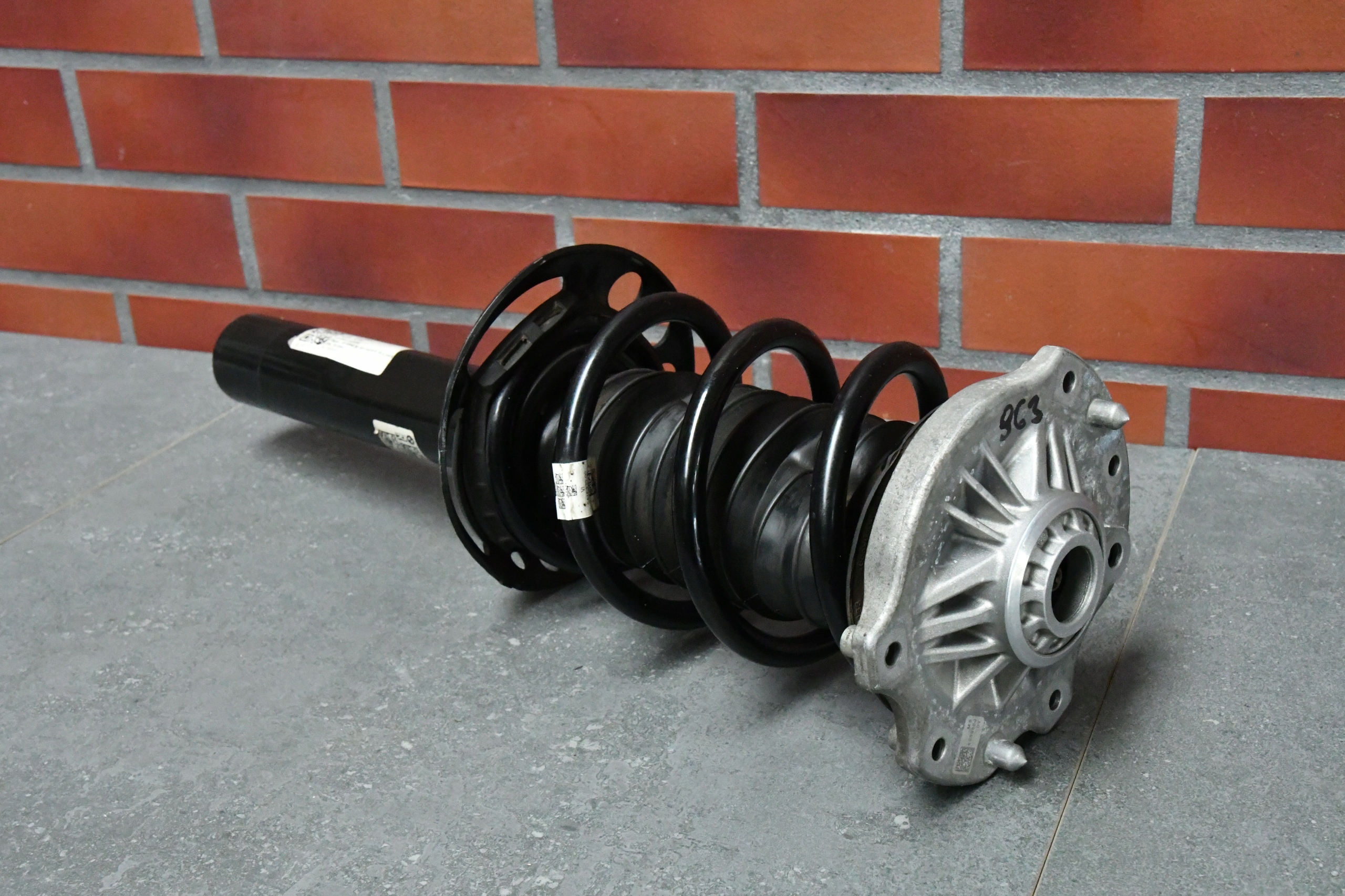shock absorber right front front BMW 2 U06 6891092