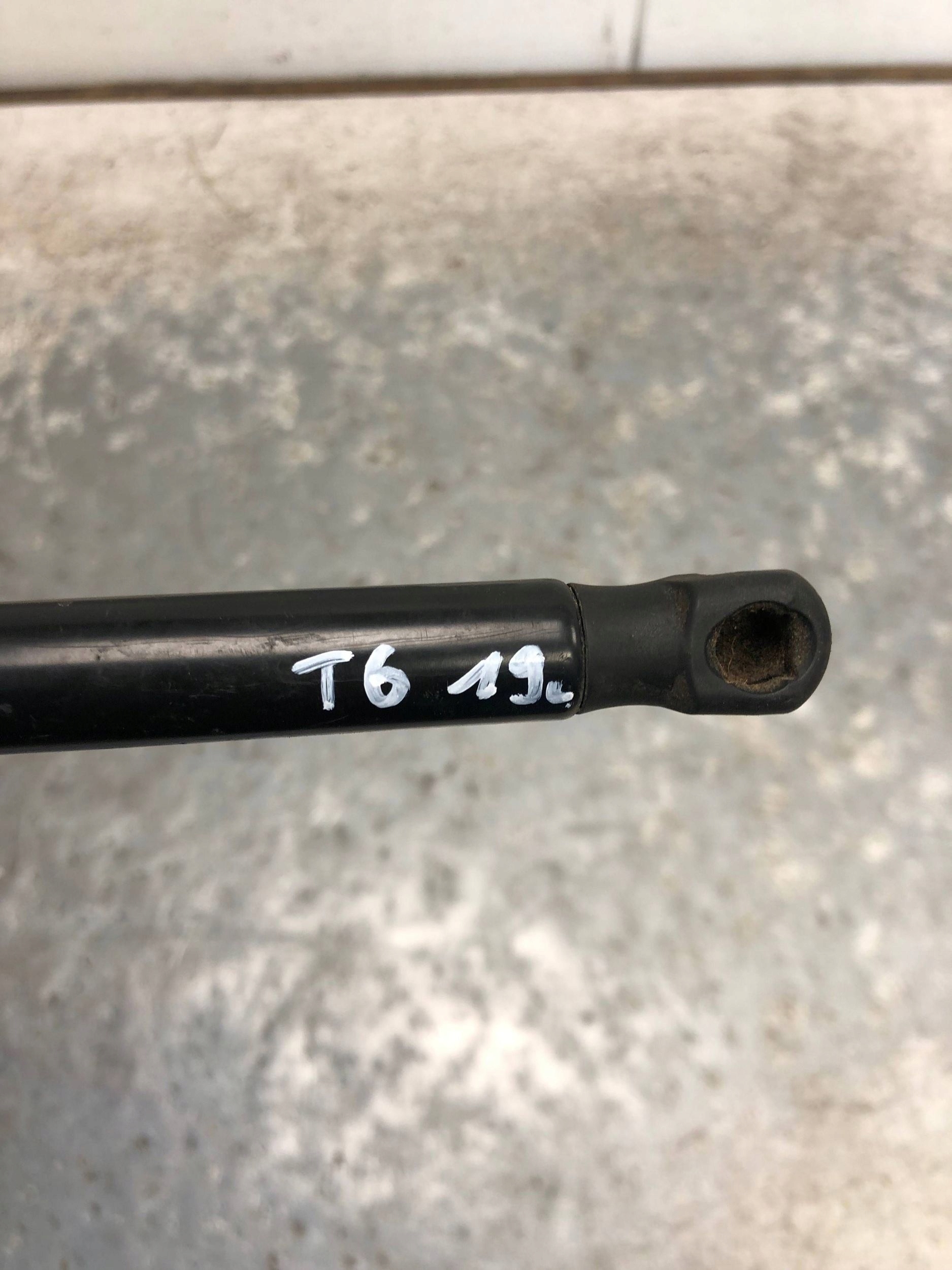 damper bonnets VW T6 7E0823359