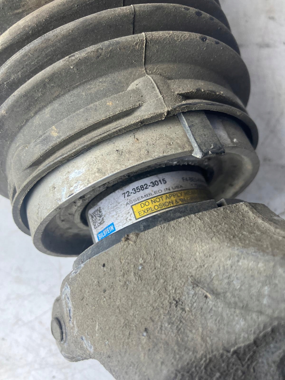 shock absorber left front TESLA MODEL S LIFT AWD 1067361-25-C