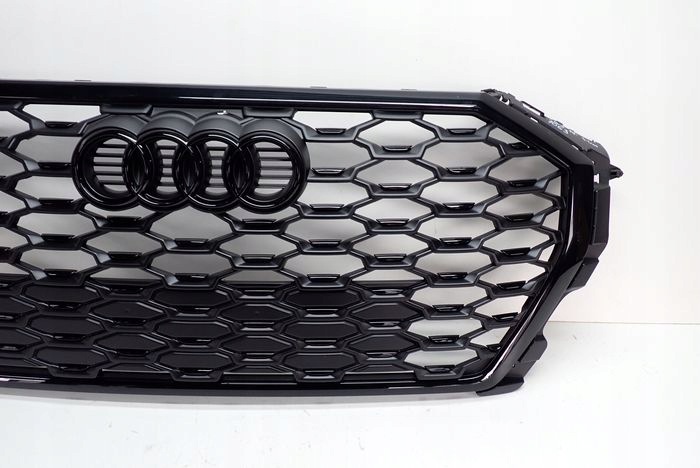 AUDI Q3 II S-LINE 18- maska 83F853651