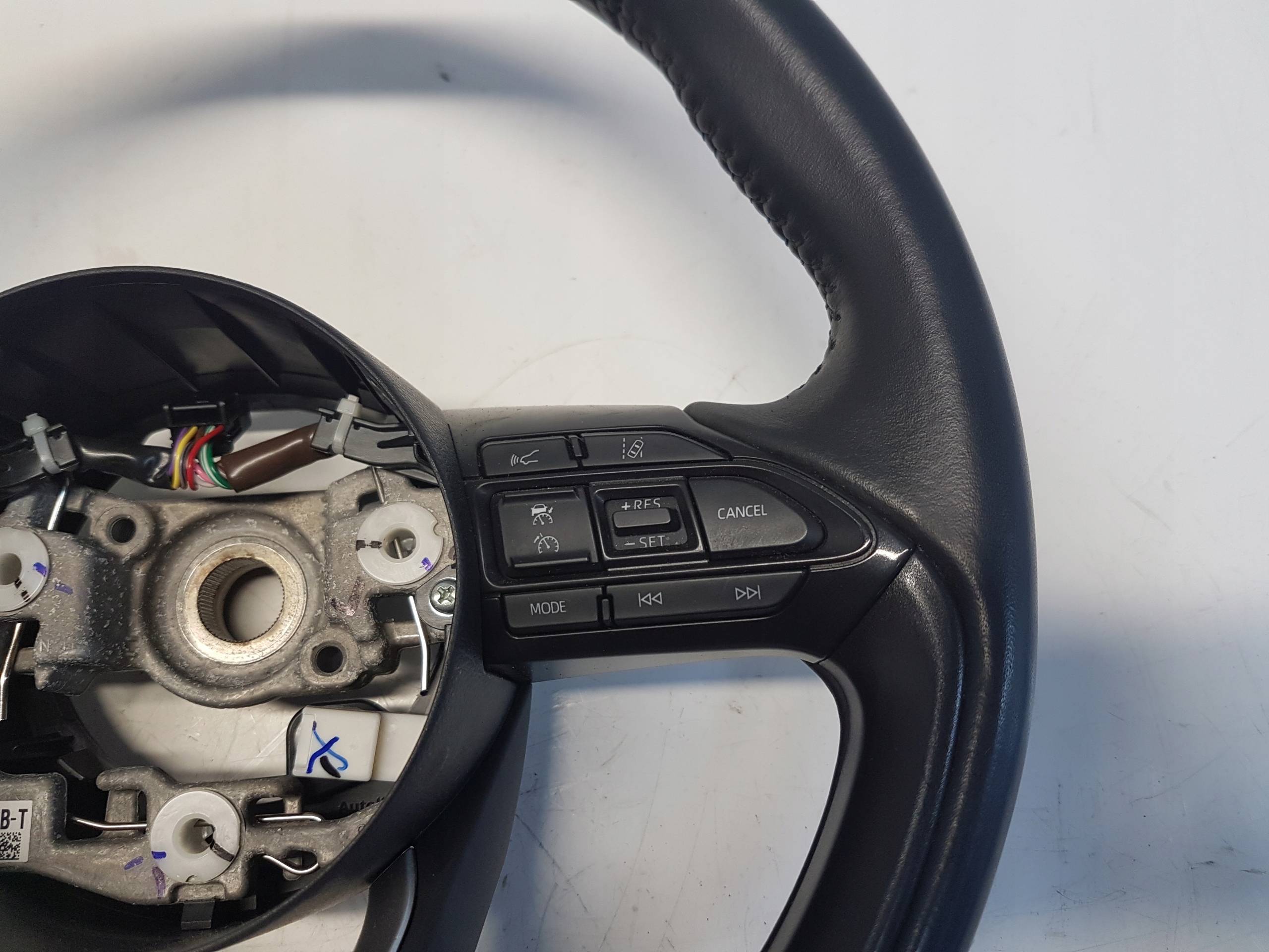 TOYOTA YARIS IV P21 lenkrad multimedialna