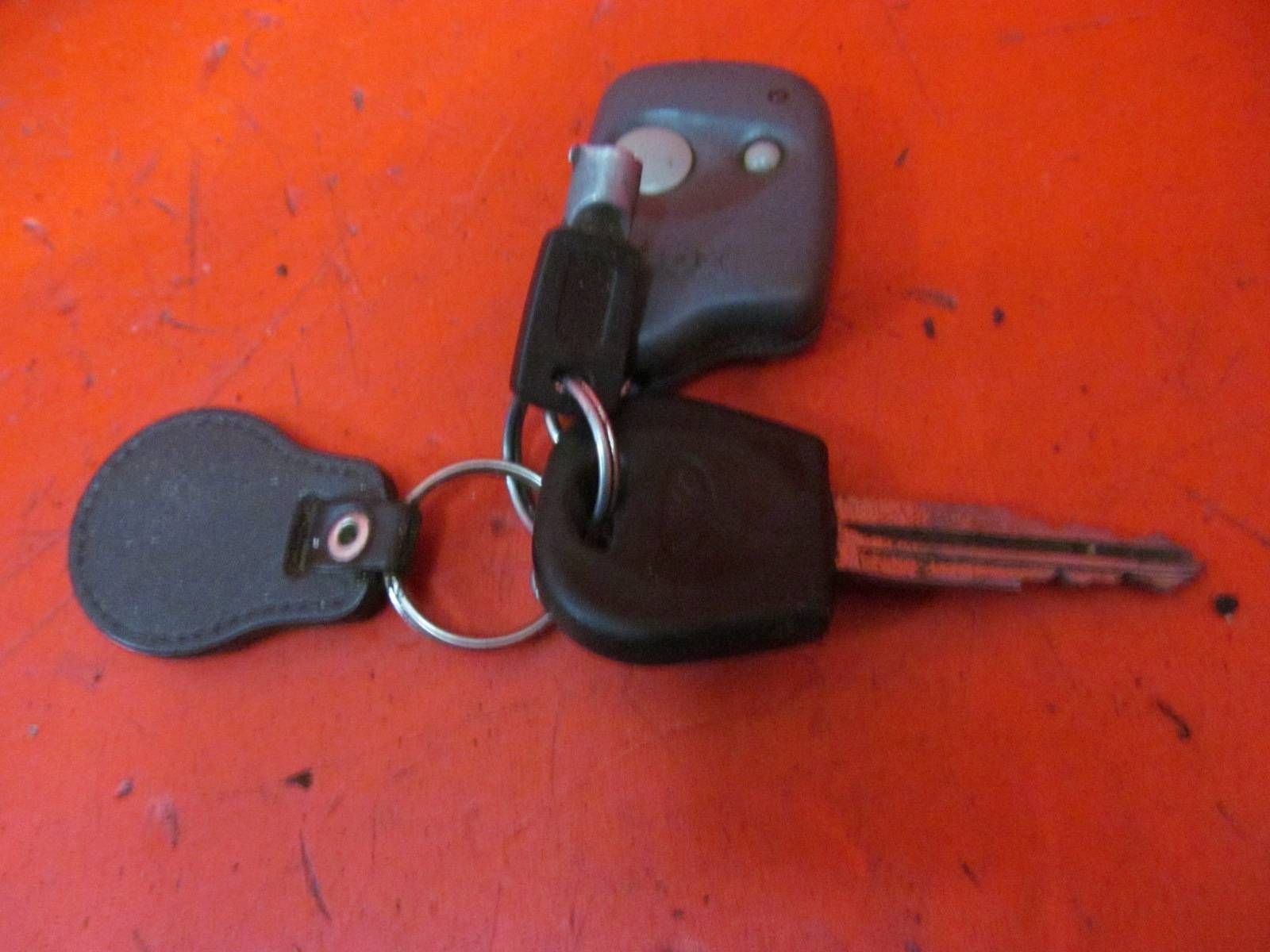 DAEWOO LANOS 97- ignition key 530825
