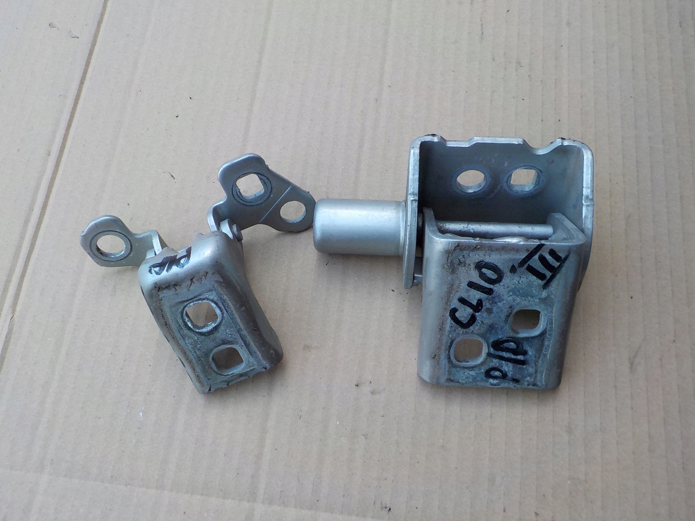 hinge door right front renault clio III lift 5d 2010r
