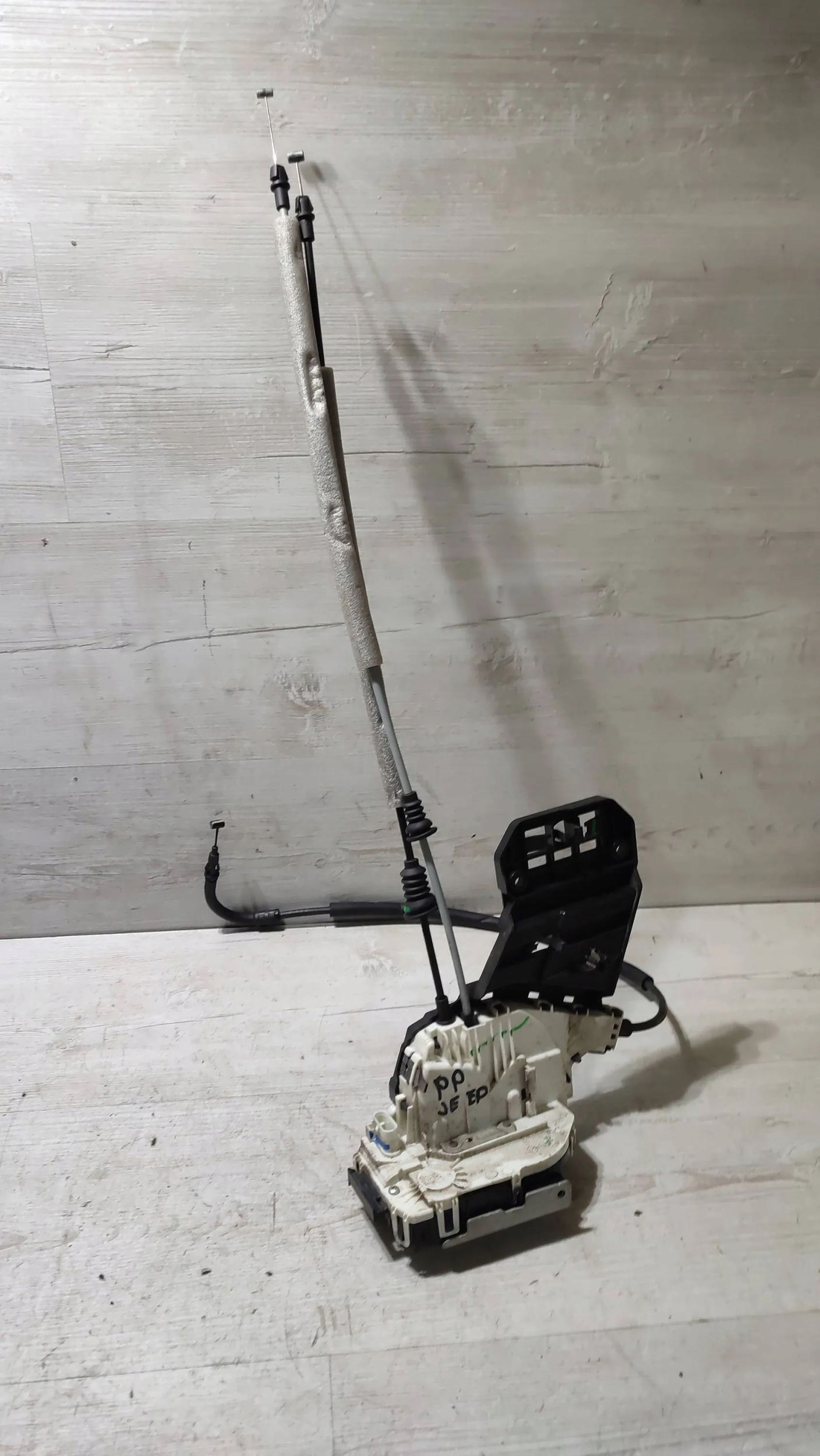 Jeep Cherokee 2015 front right lock door przednich