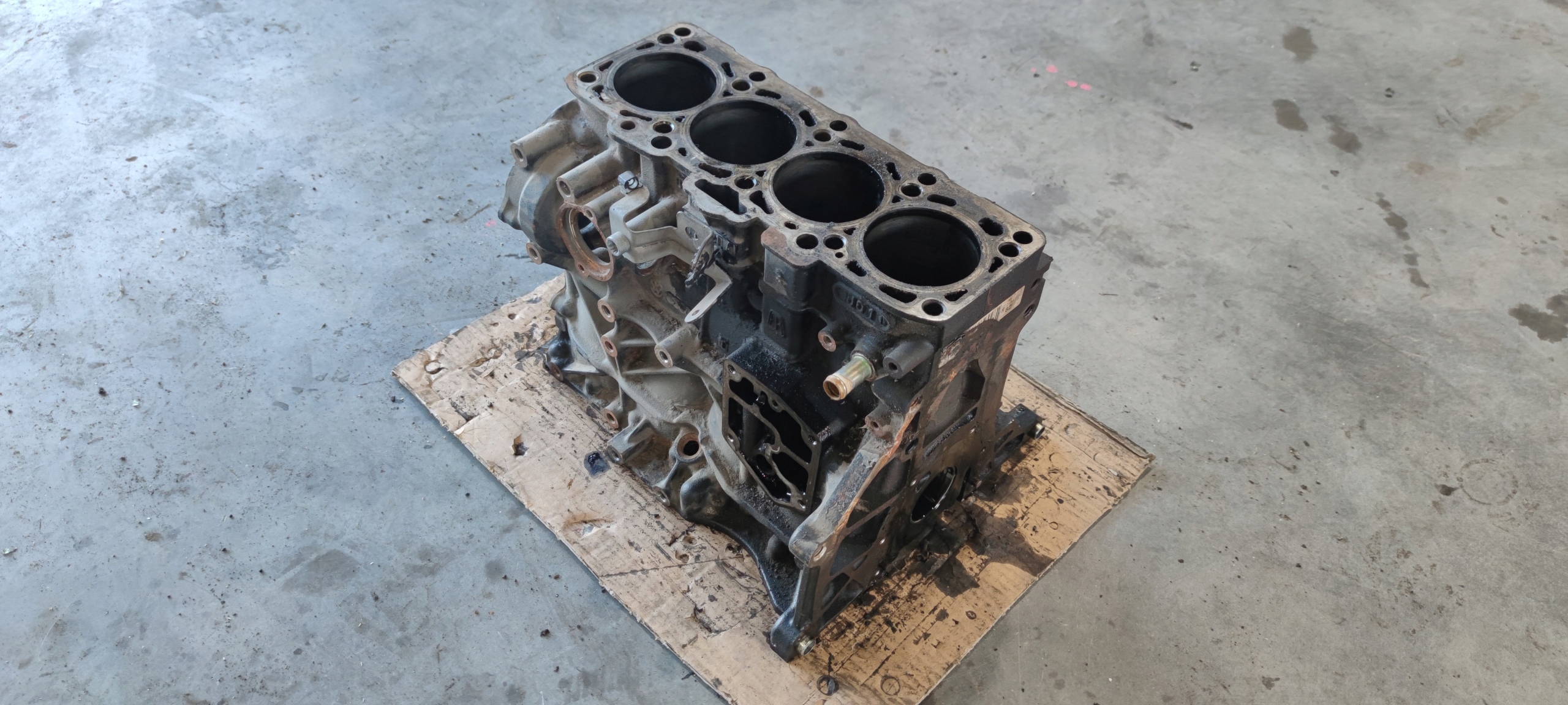 BLOK Motore AUDI A4 B7 A6 C6 2.0 TDI BRE 03G021A