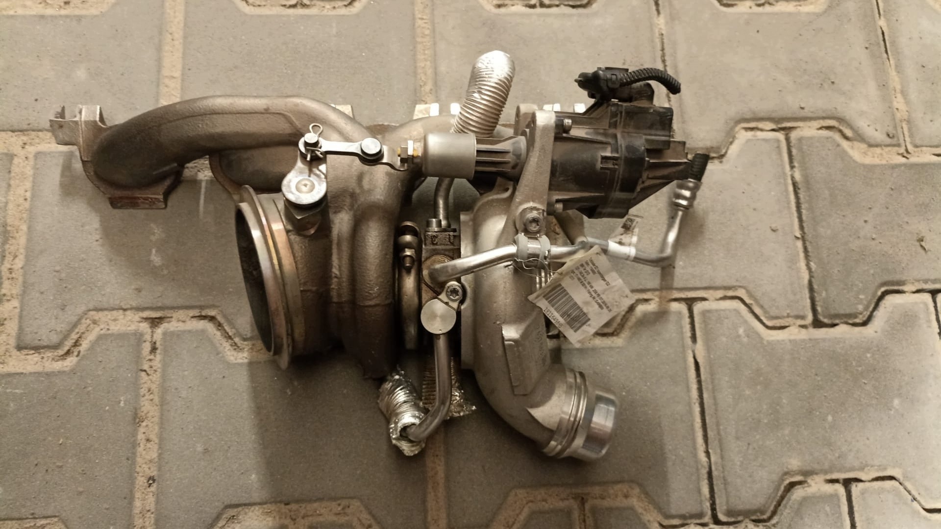 BMW F30 G30 turbo 7637563