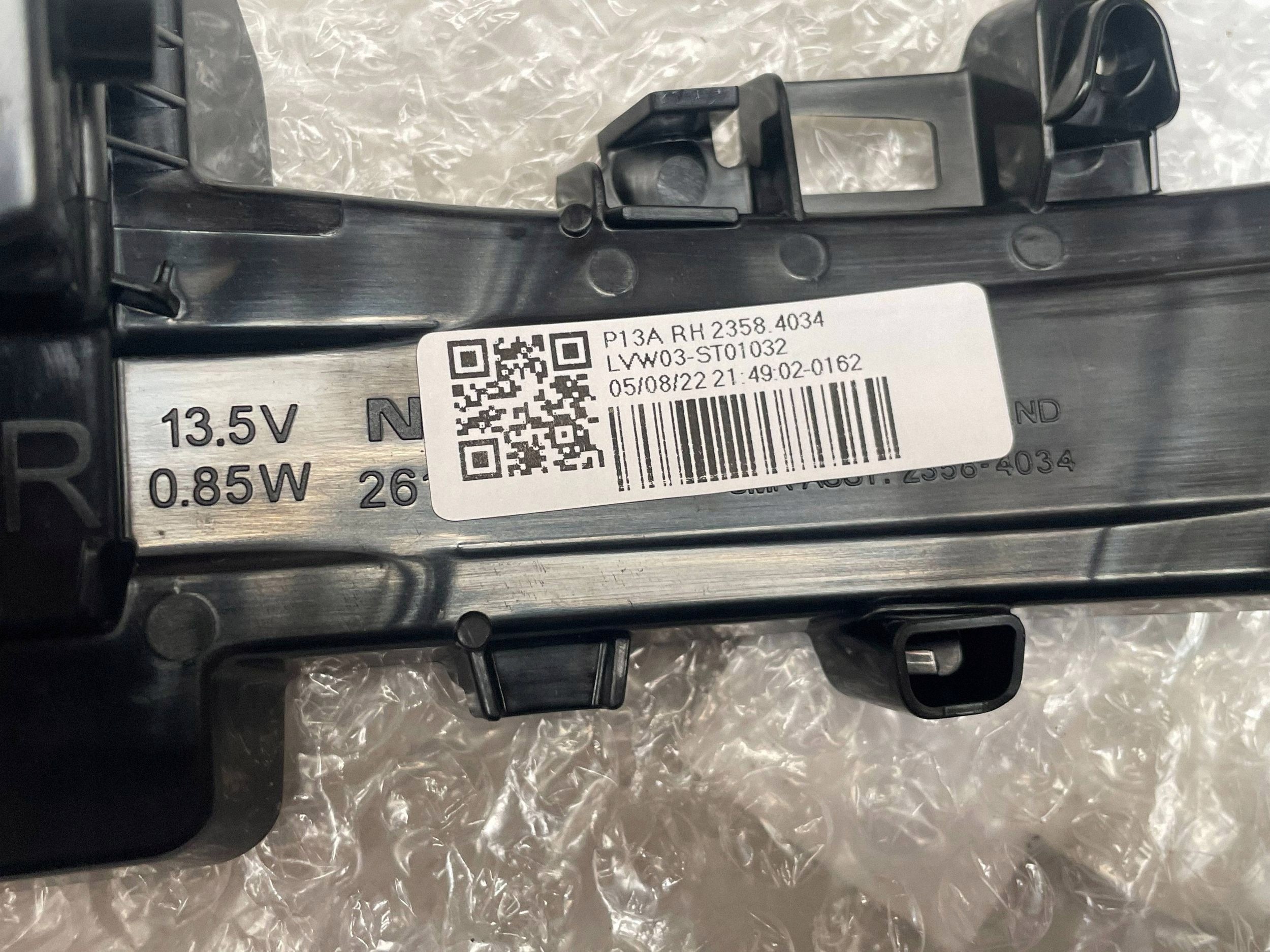 indicator W LUSTERKU left side RENAULT MEGANE E-TECH 261606PA0A @A