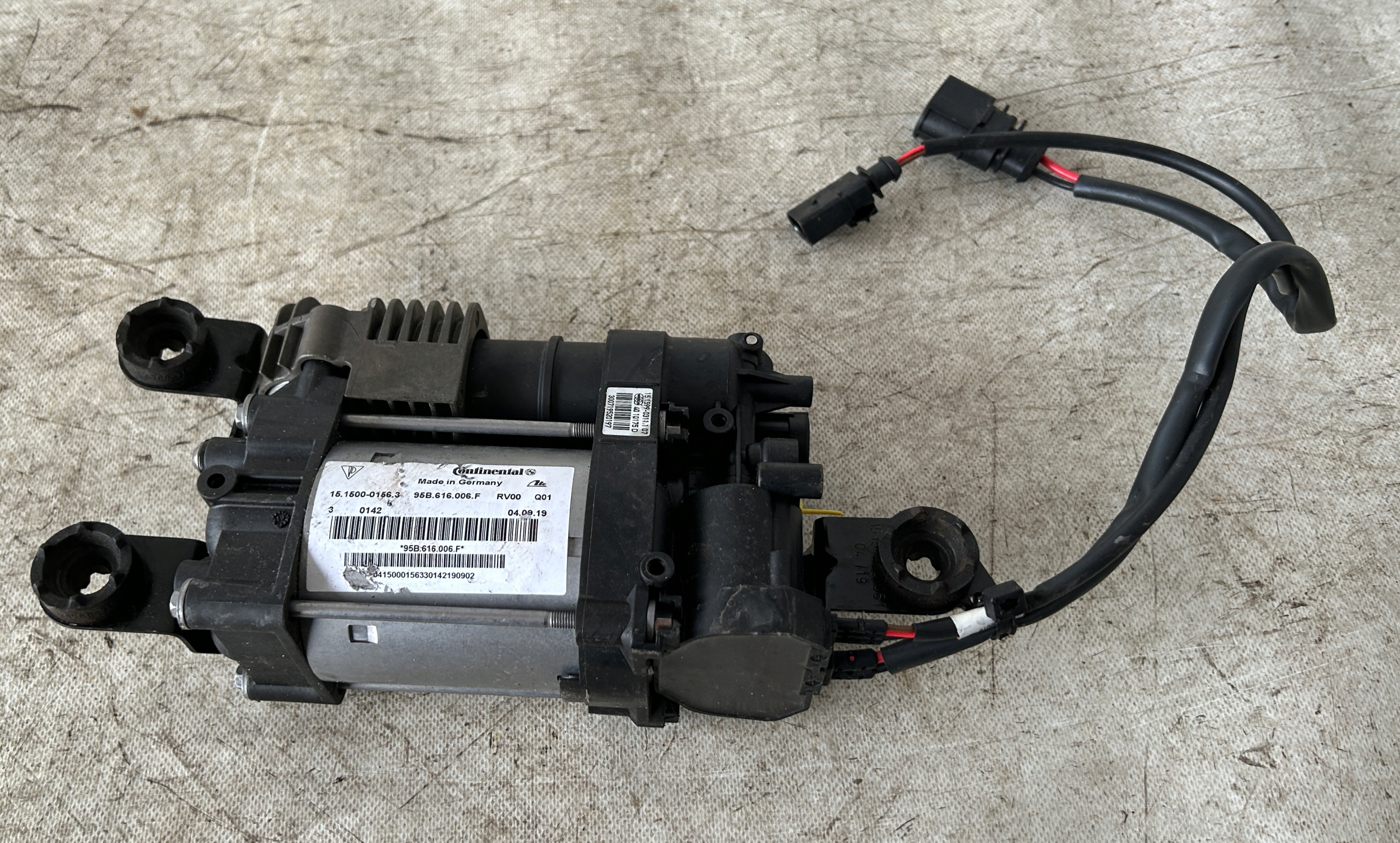 KOMRESOR ПОДВЕСКА PORSCHE MACAN 95B616006F