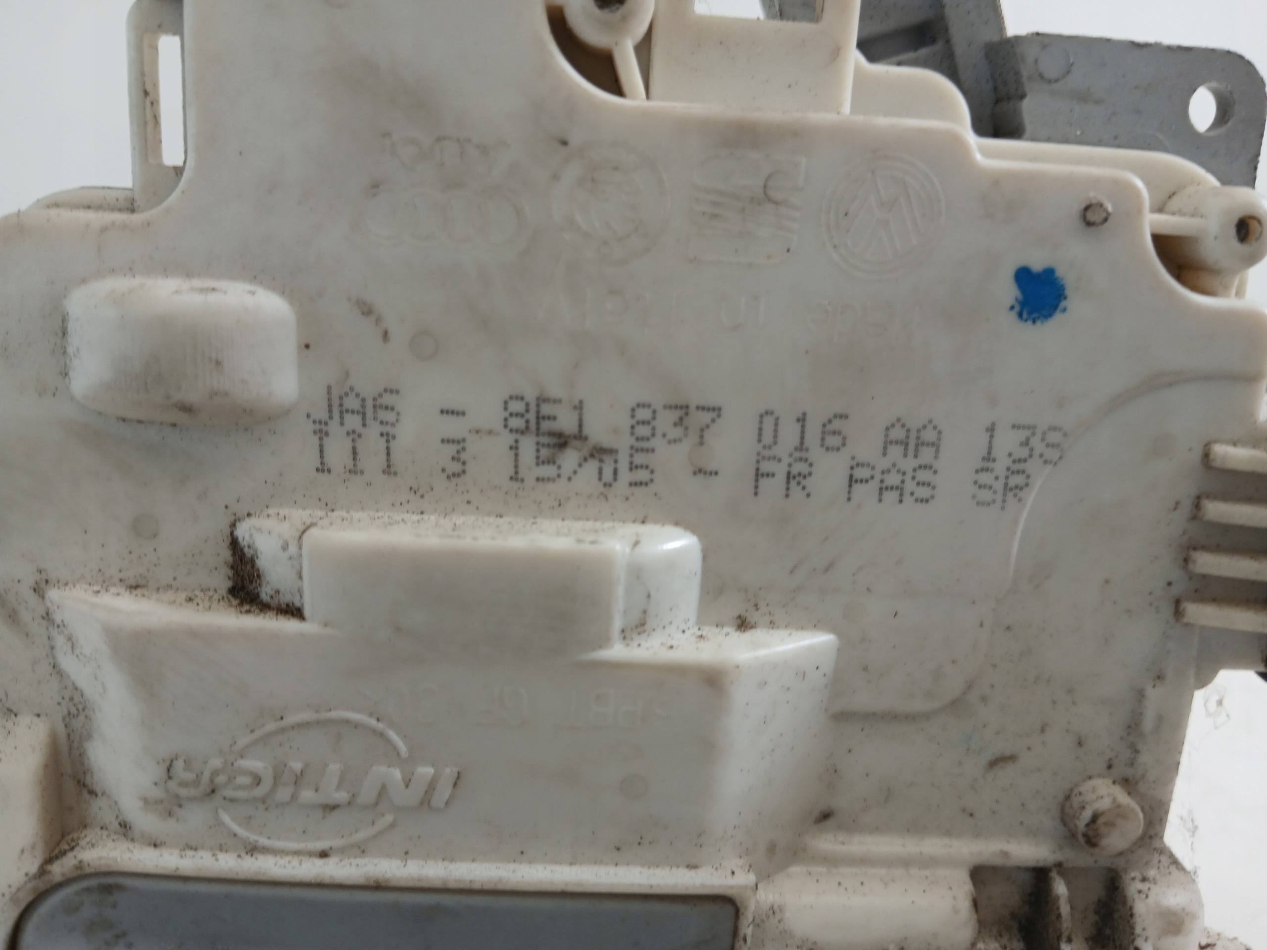 AUDI A4 B7 lock door right front 8E1837016AA