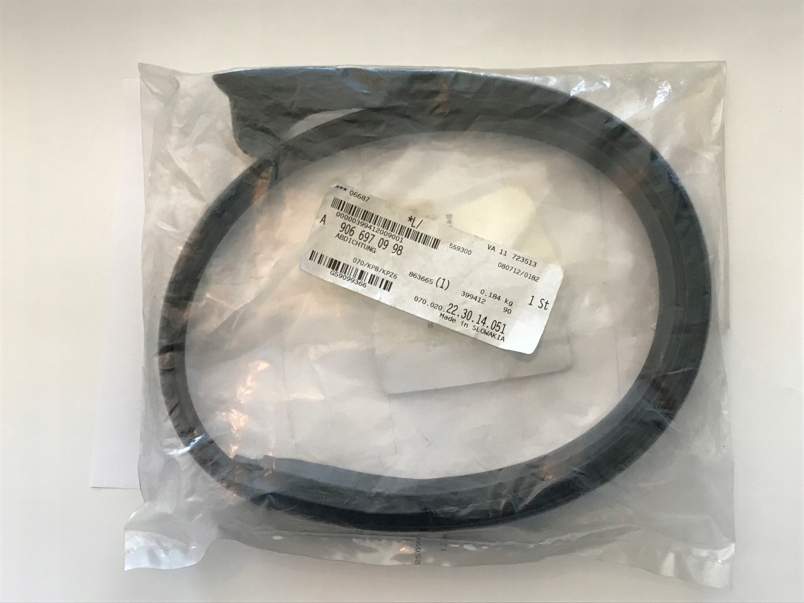 A9066970998 - Ущільнення дверей Мерседес Спринтер ОЕ 9066970998