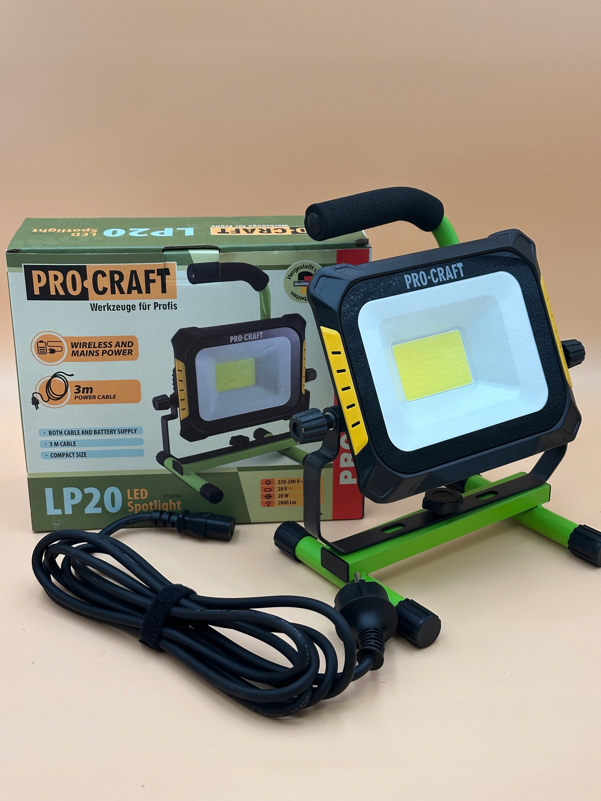 Sieťovo-akumulátorový stavebný reflektor Procraft LP20