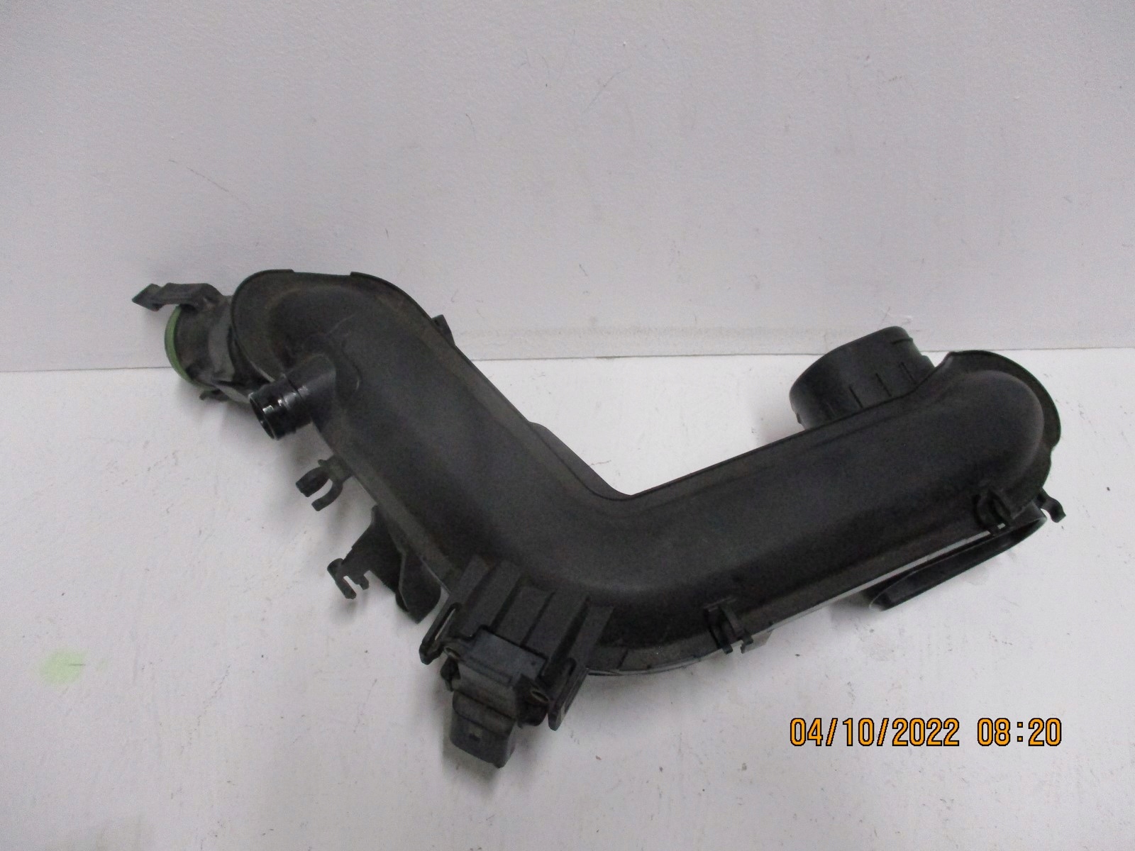 intake air pipe VW 04C145673E