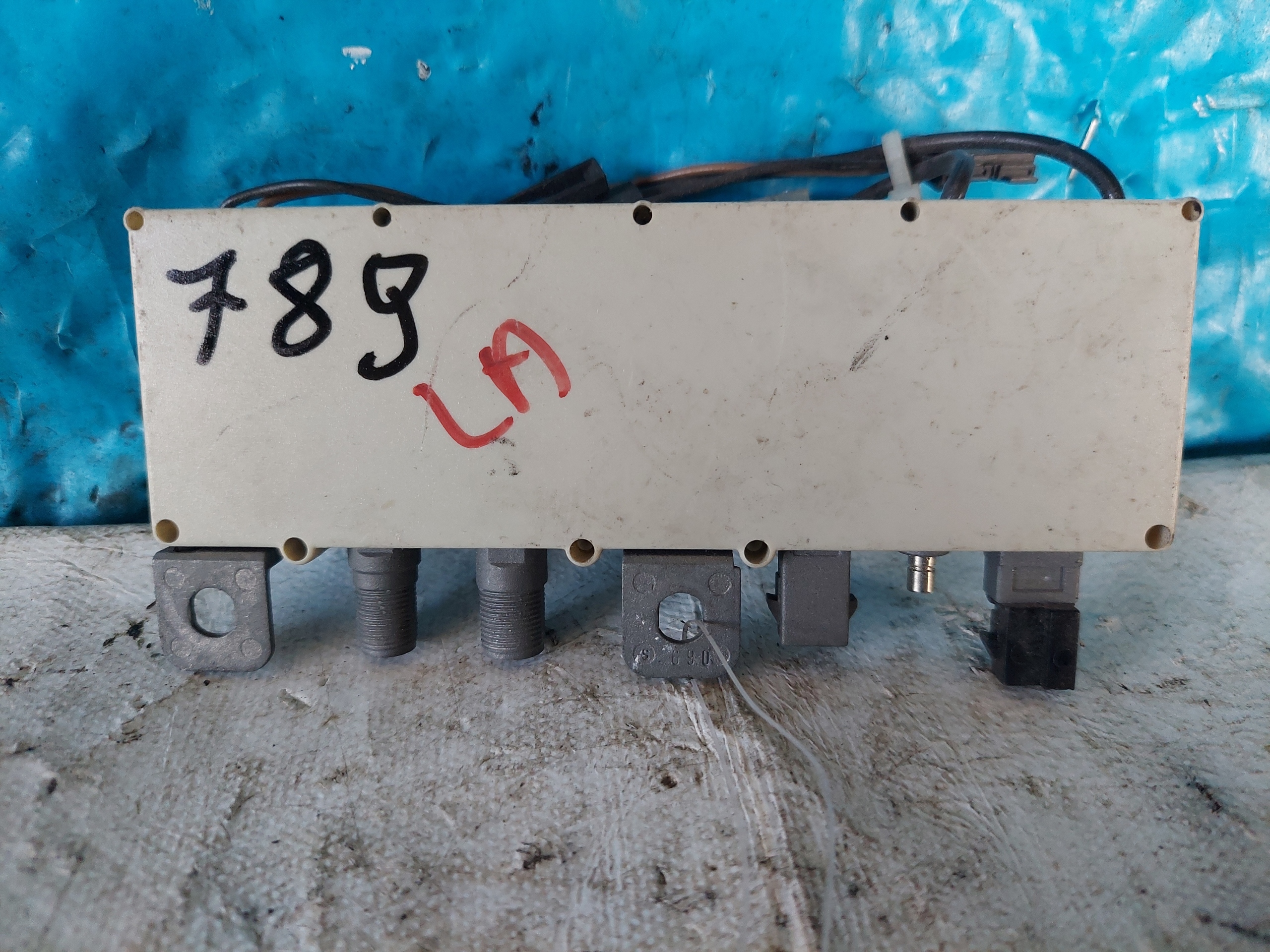 BMW 5 E39 65258378090 amplifier ANTENY