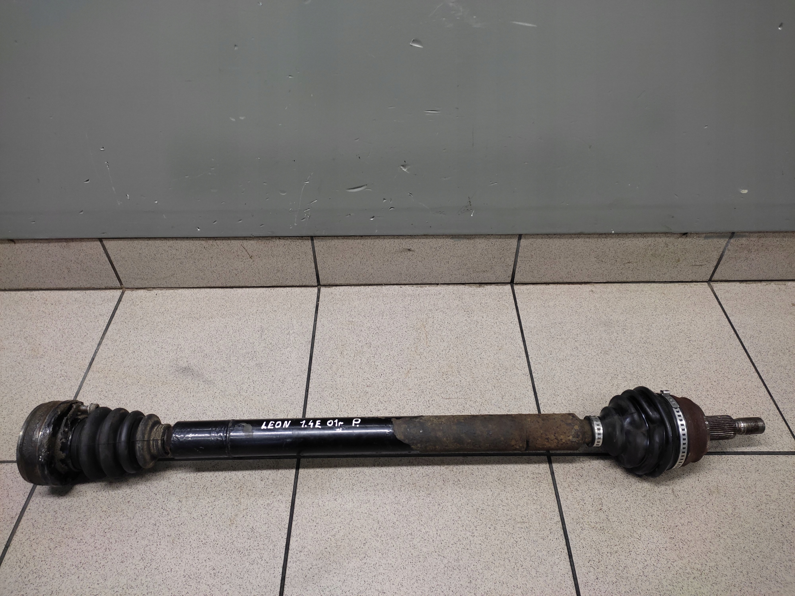SEAT LEON and 1.4 petrol semi-axis NAPEDOWA right