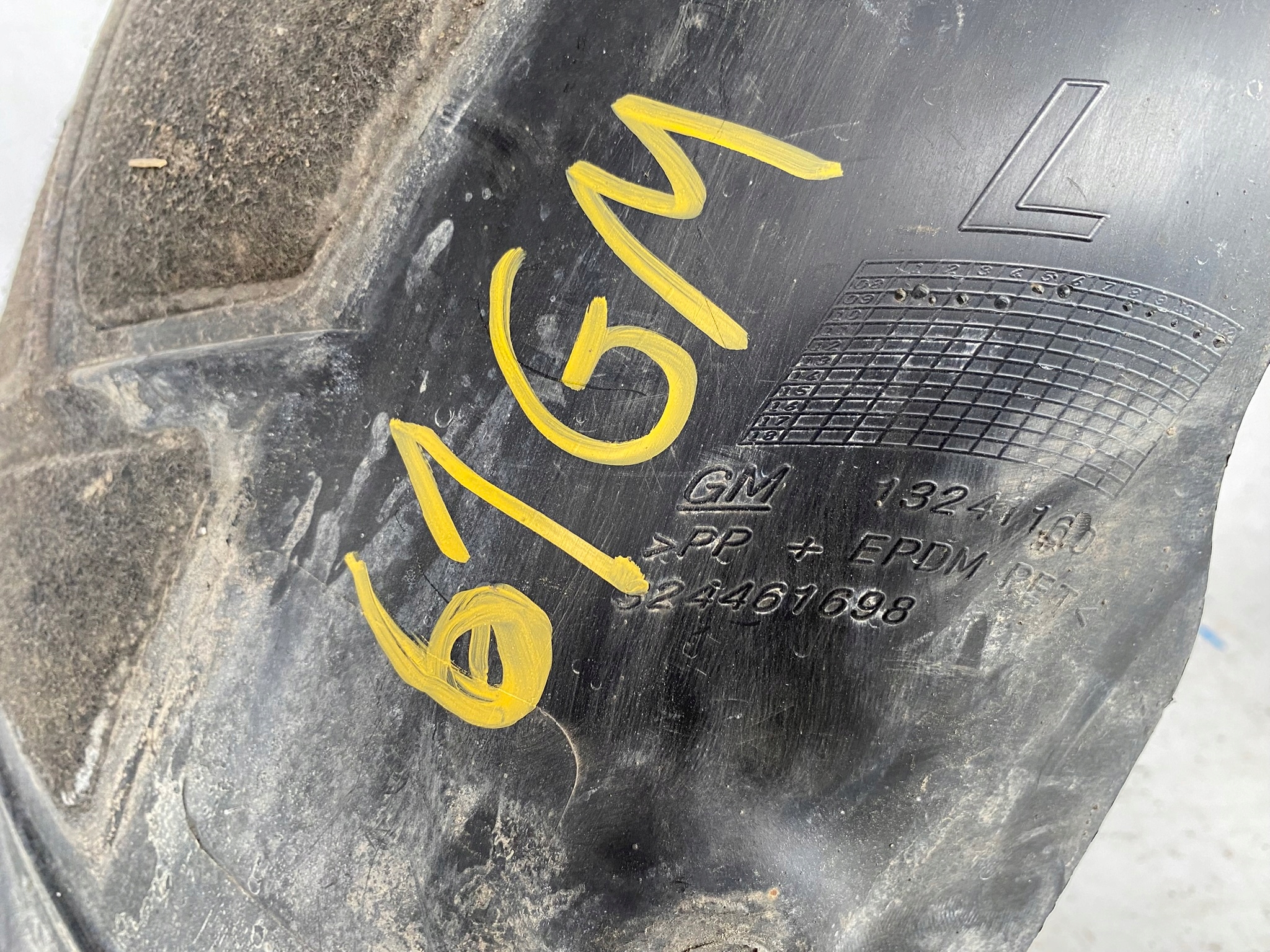 OPEL INSIGNIA A 08-17 mudguard front left 13241160