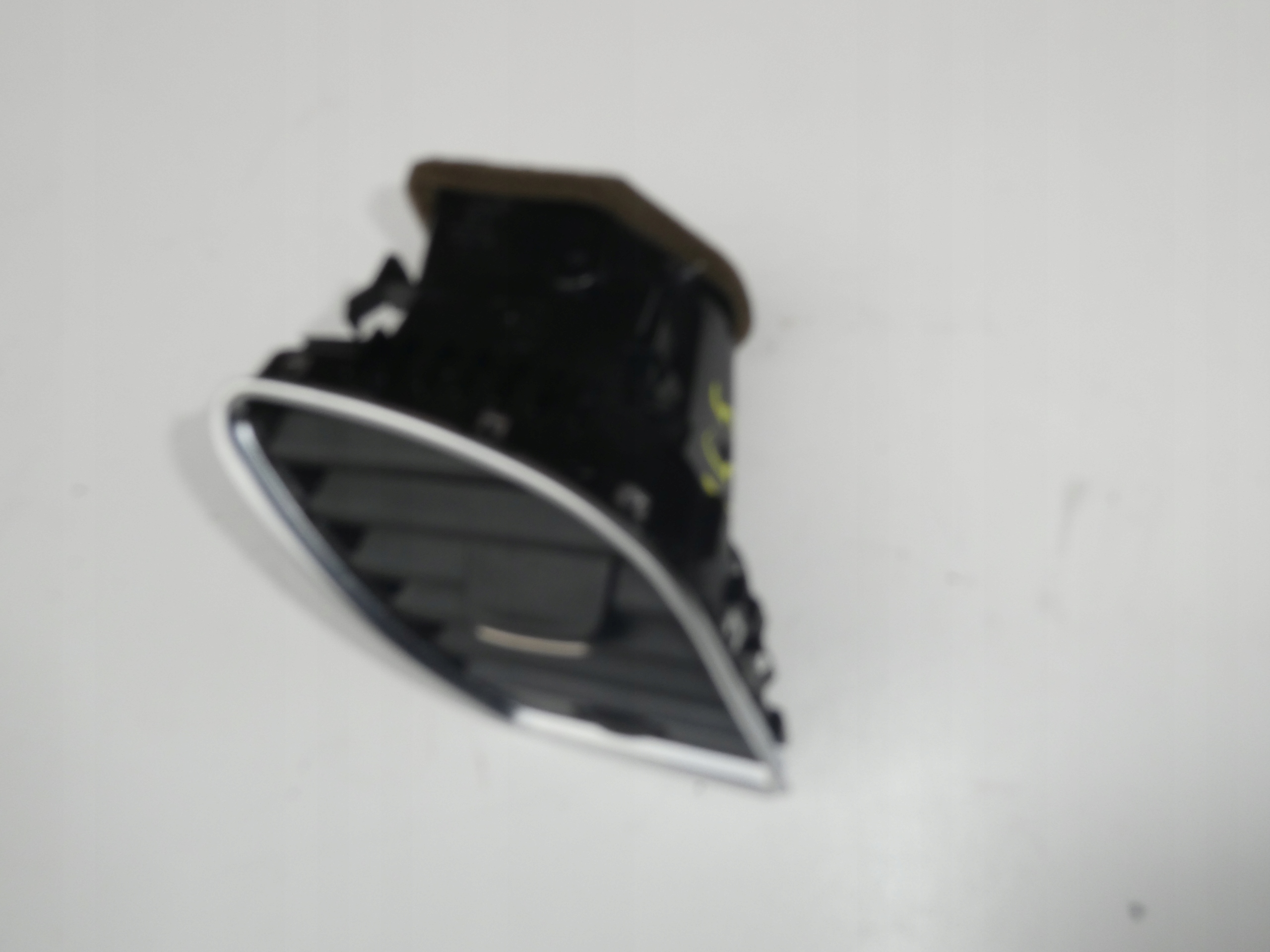 LÜFTUNGSGITTER DES LÜFTERS AUDI A4 B8
