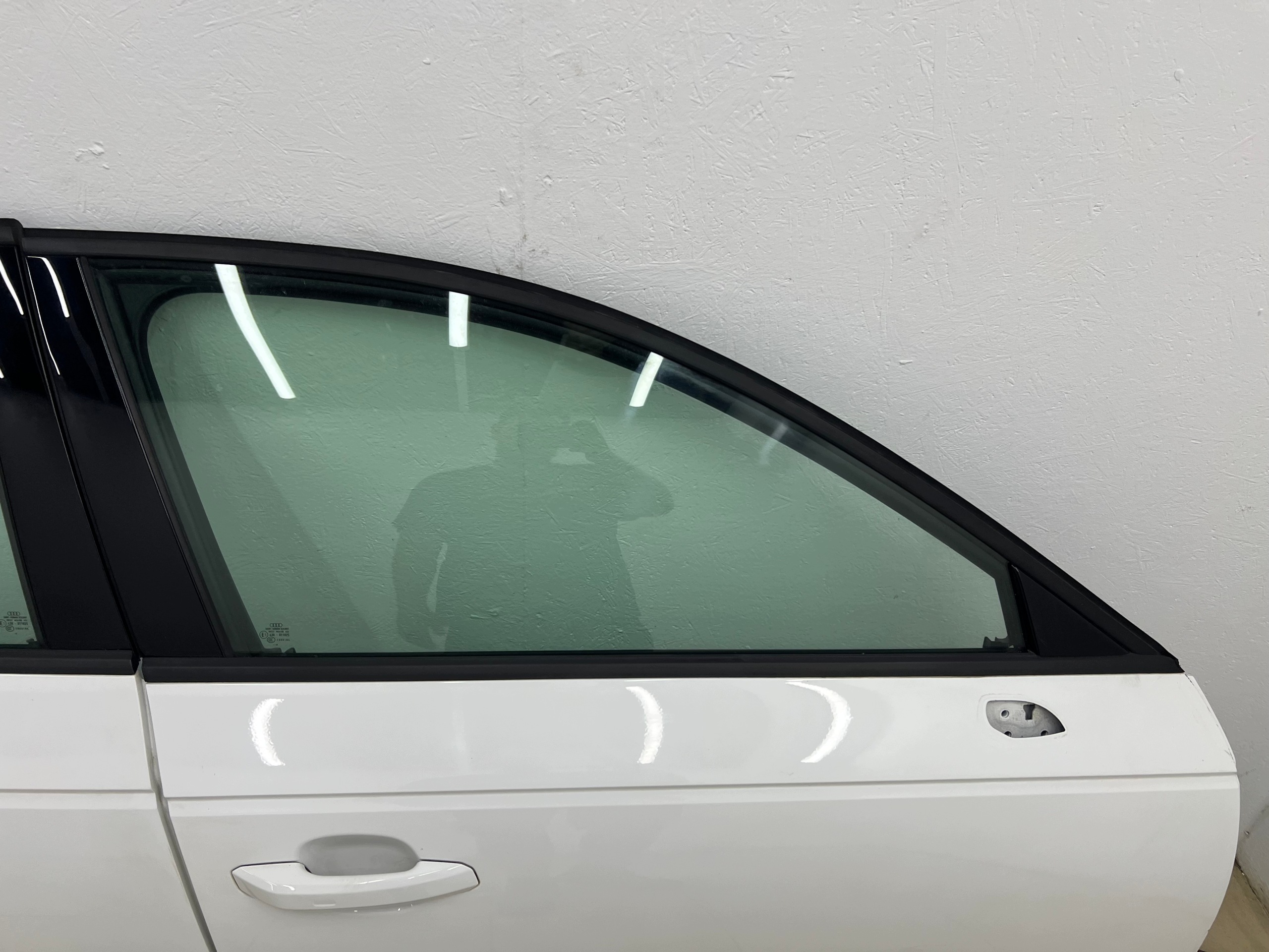 AUDI A4 B9 KOMBI 8W0 door right front LY9C complete original LAKIER