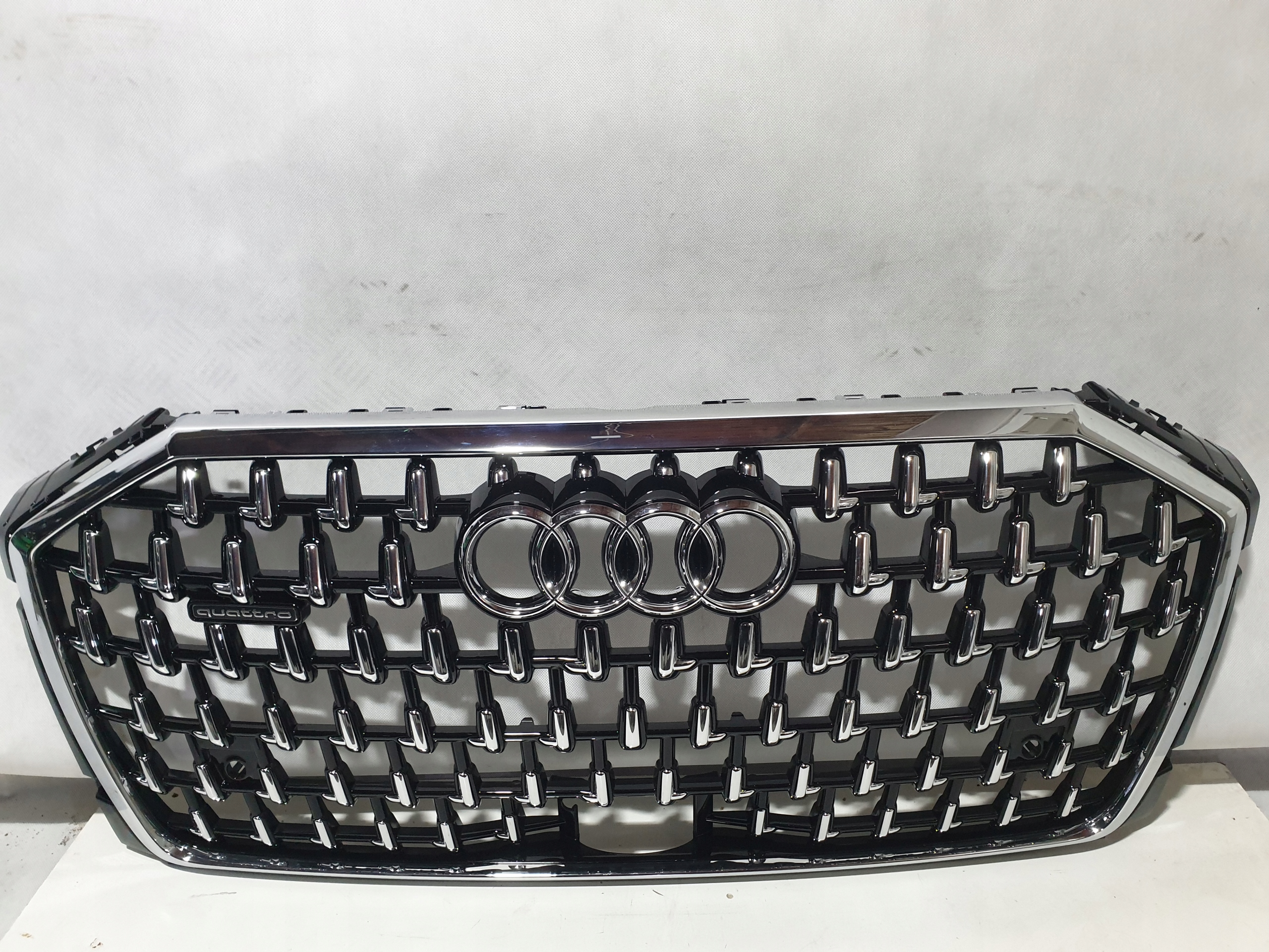 GRILL ATRAPA AUDI A8 D5 LIFT NOWA 4N0853651AA AB