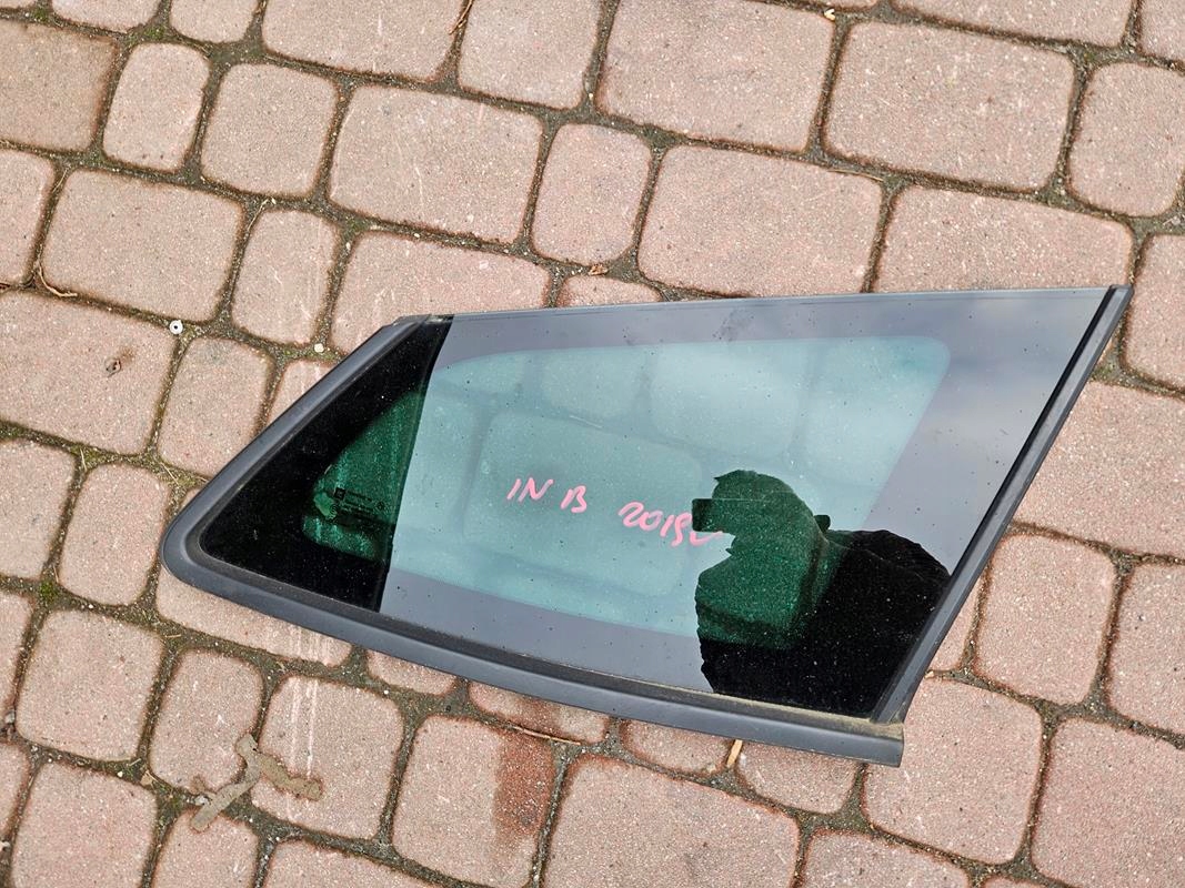 ABLAK far hátso kombi ciemna Opel Insignia B 2019r